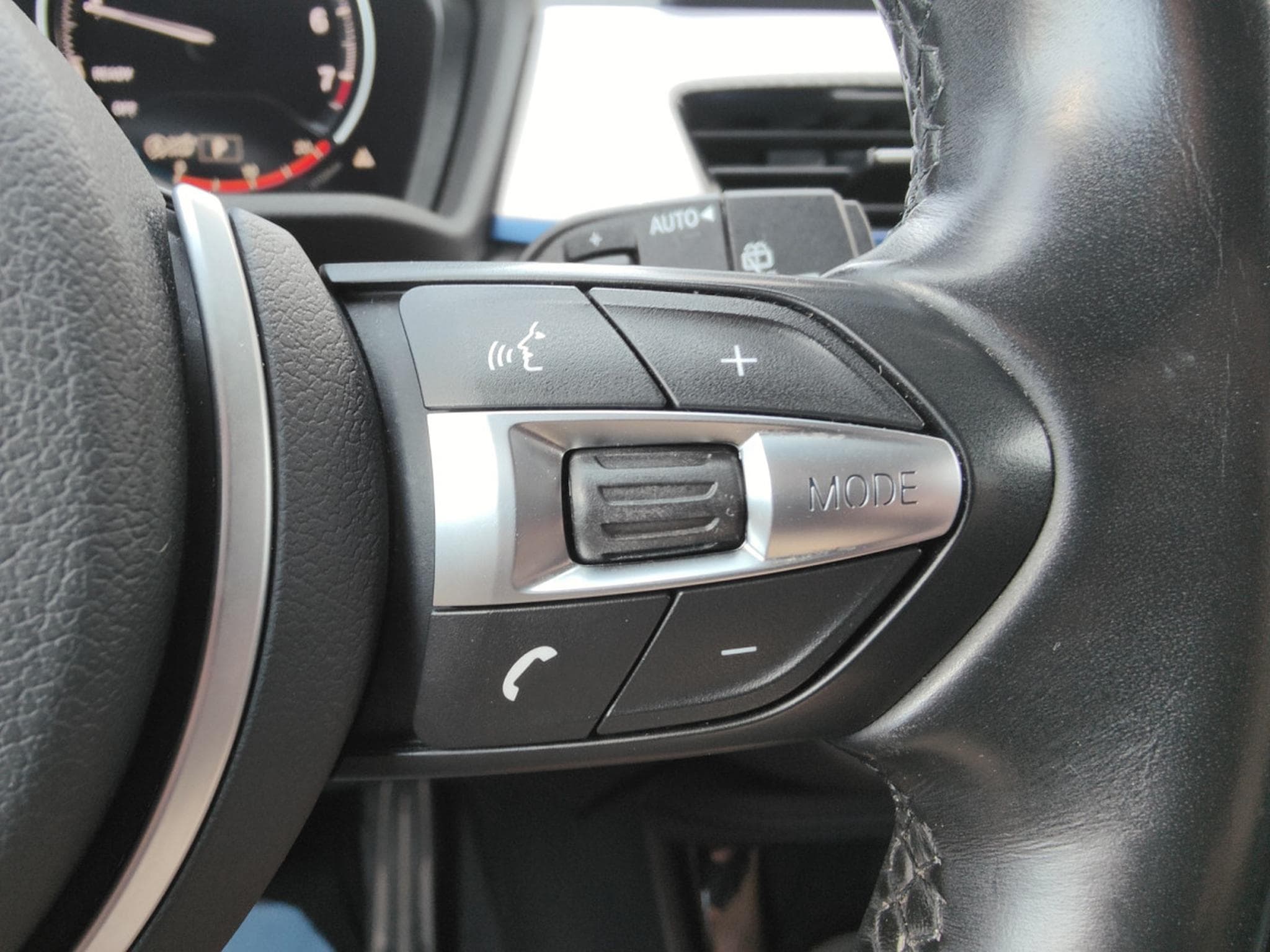 BMW X2 SDRIVE18i PACK M GPS CAMERA CARPLAY SIEGES CHAUFFANTS (2021) - Photo 18