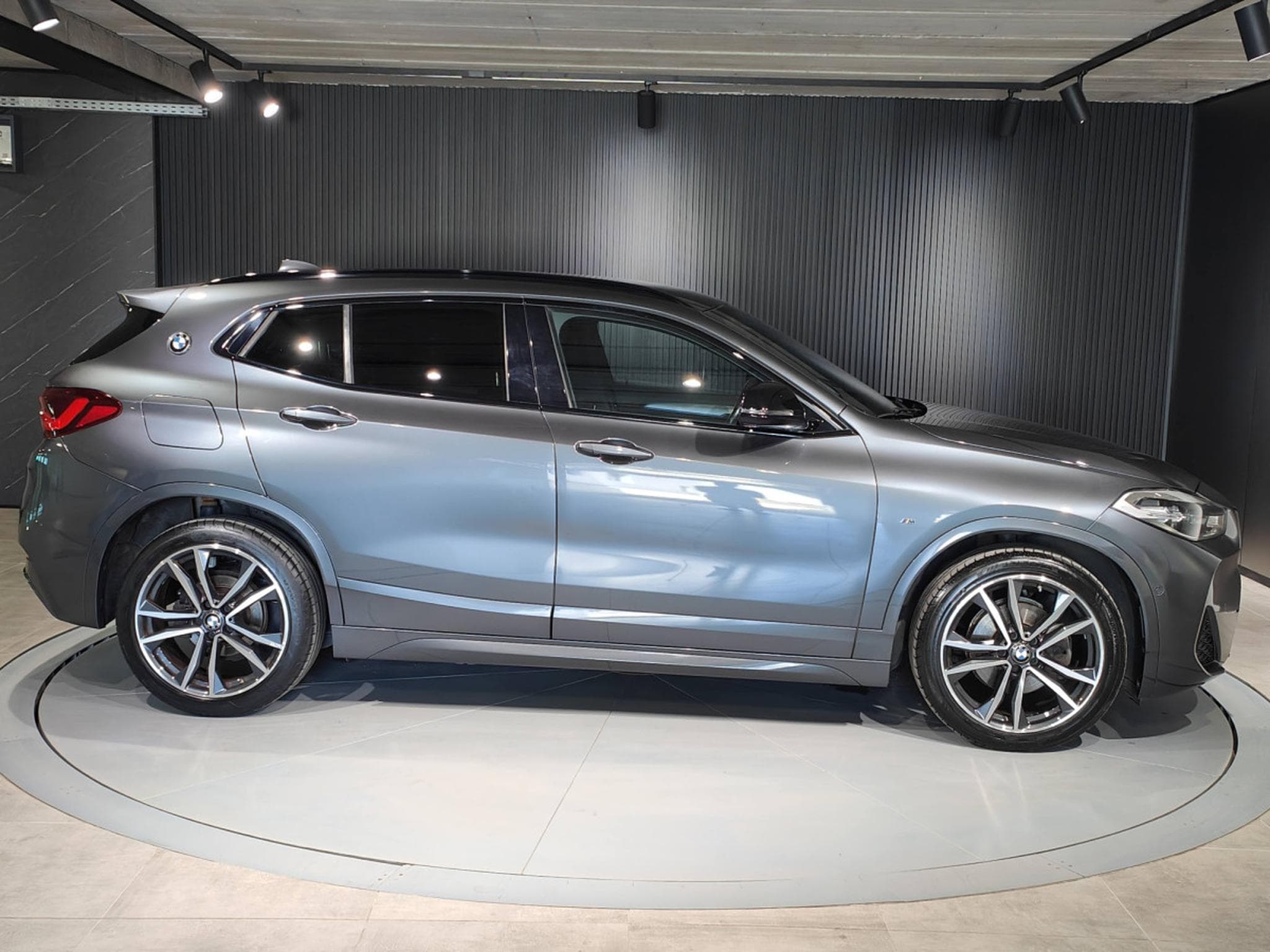 BMW X2 SDRIVE18i PACK M GPS CAMERA CARPLAY SIEGES CHAUFFANTS (2021) - Photo 2