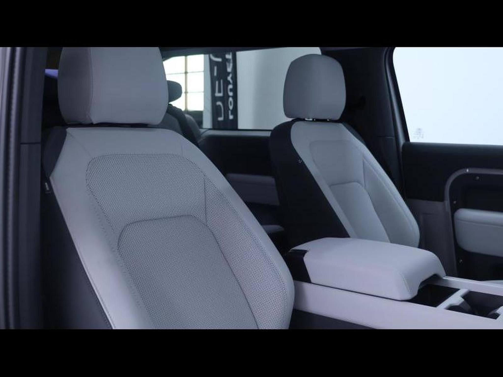 Land-Rover Defender 90 D250 X-Dynamic SE (2026) - Foto 12