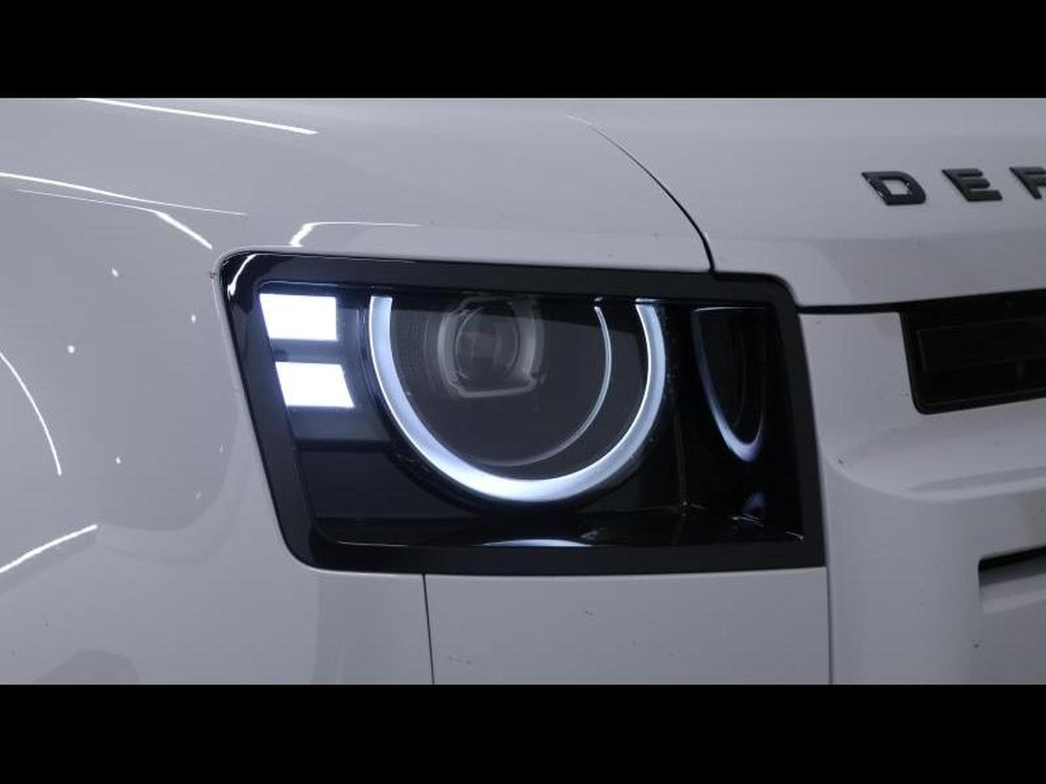 Land-Rover Defender 90 D250 X-Dynamic SE (2026) - Foto 8