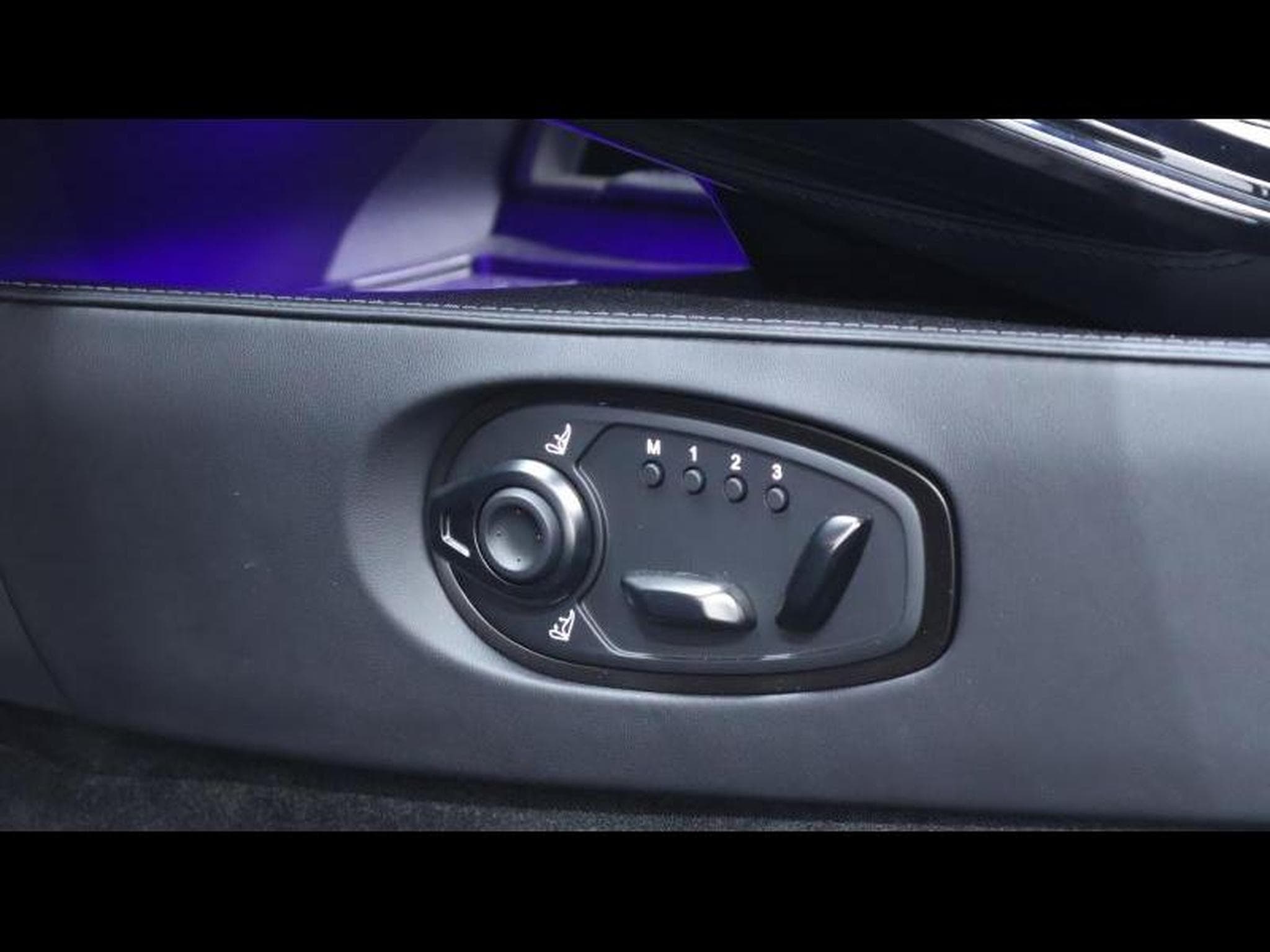 Aston-Martin V8 Vantage S 680ch *Xenon Grey (2026) - Foto 28