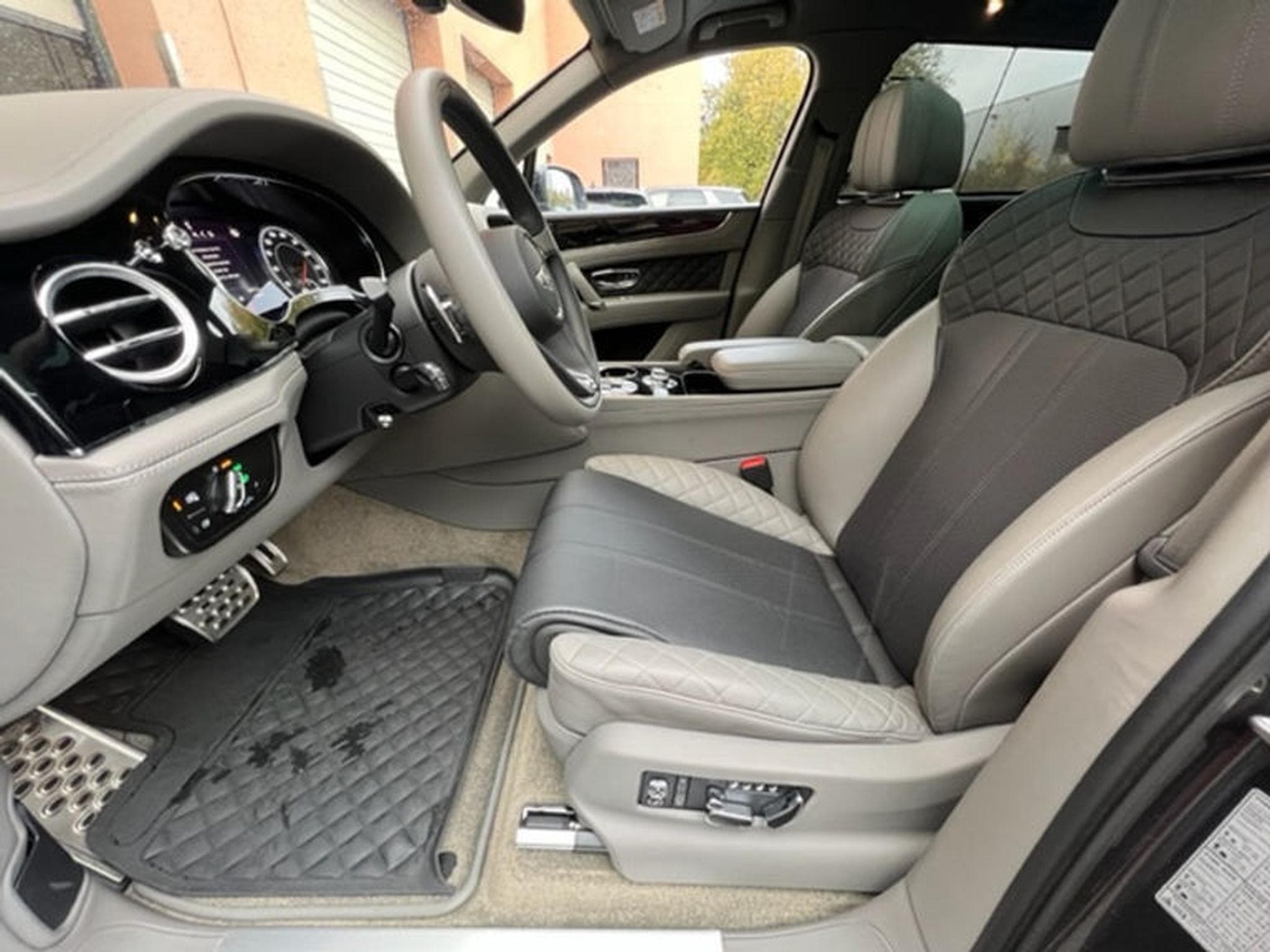 Bentley Bentayga 4.0 V8 Diesel 4WD Autom.Mulliner (2018) - Photo 12
