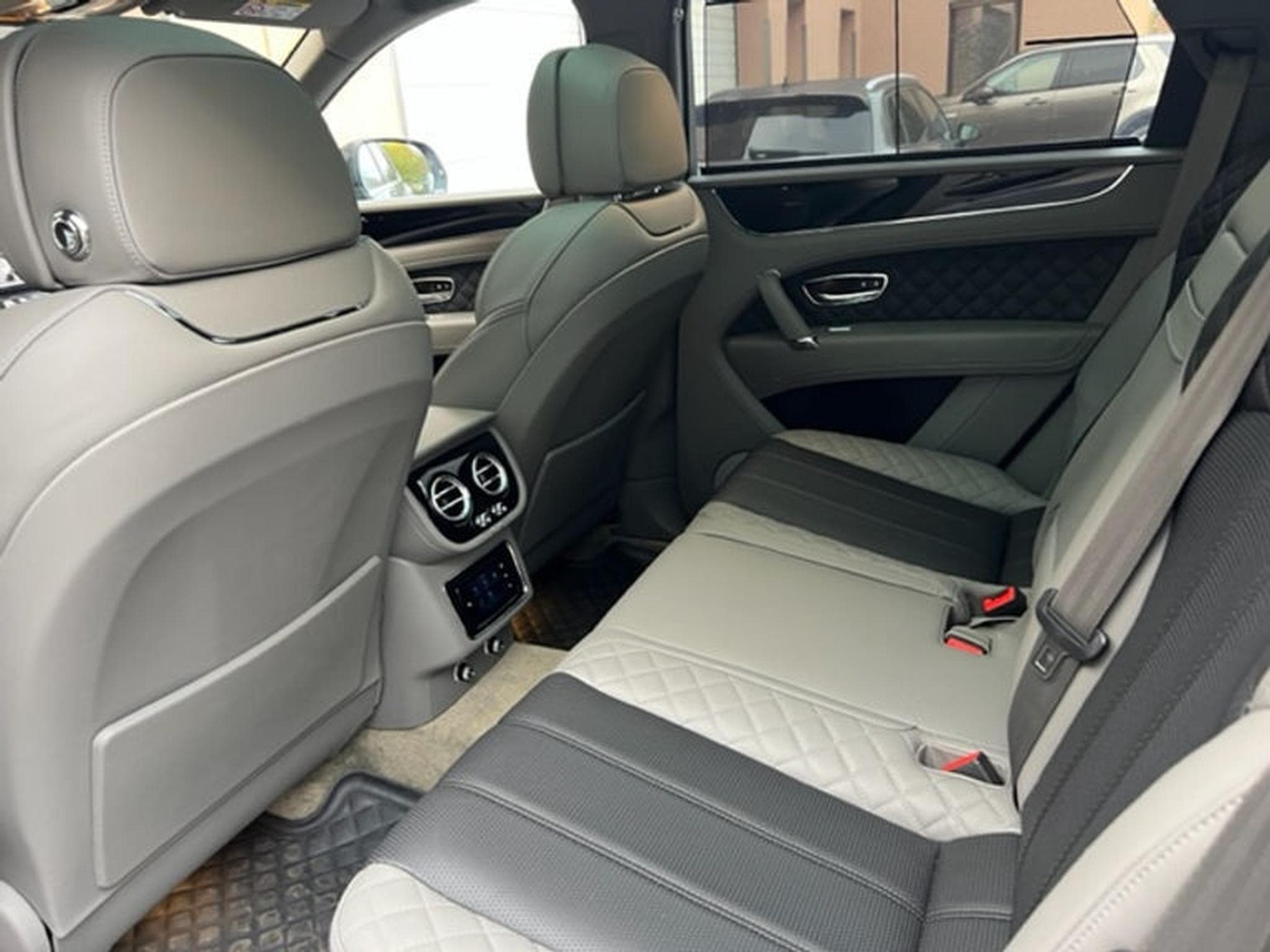 Bentley Bentayga 4.0 V8 Diesel 4WD Autom.Mulliner (2018) - Photo 14