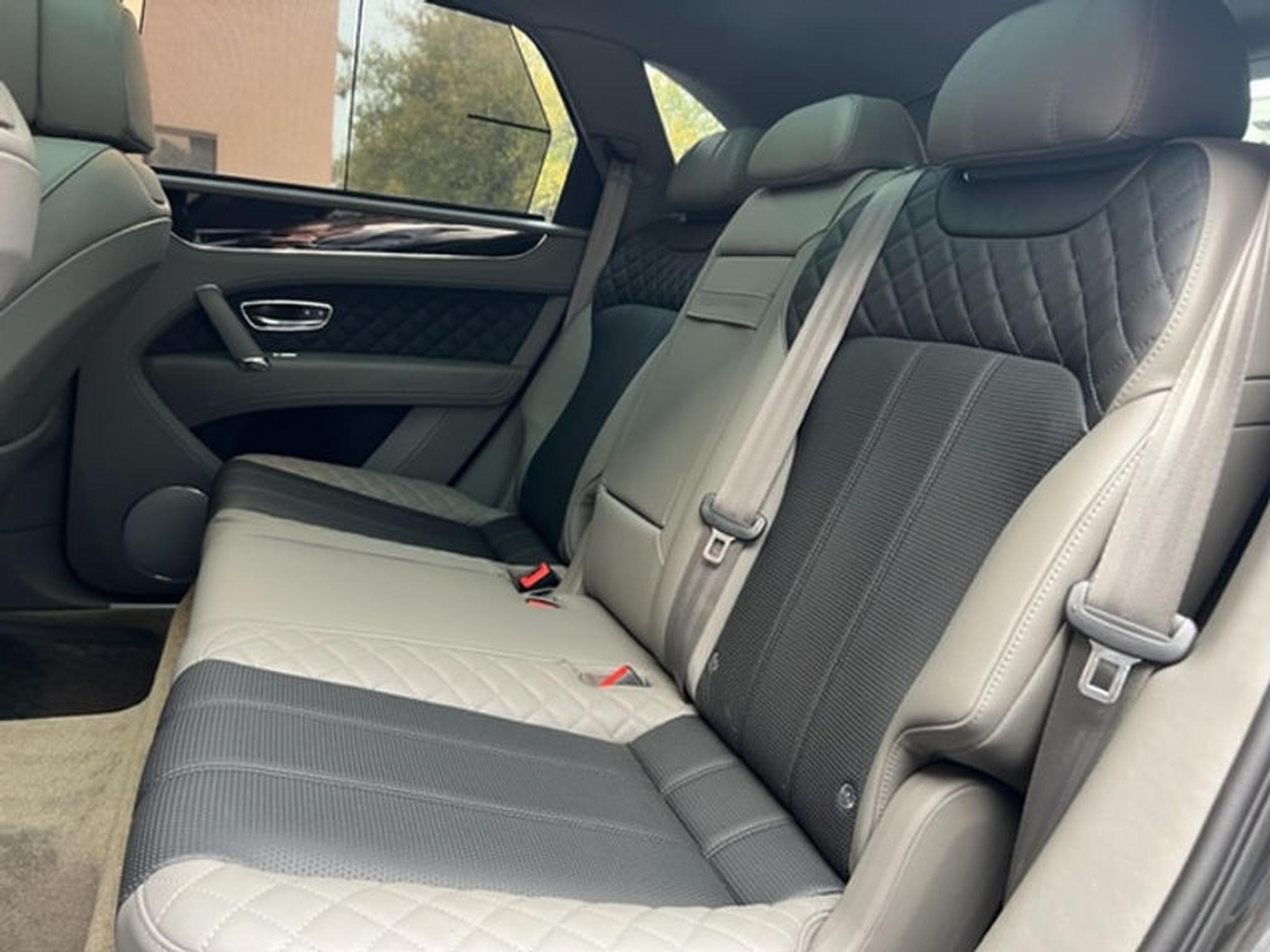 Bentley Bentayga 4.0 V8 Diesel 4WD Autom.Mulliner (2018) - Photo 15