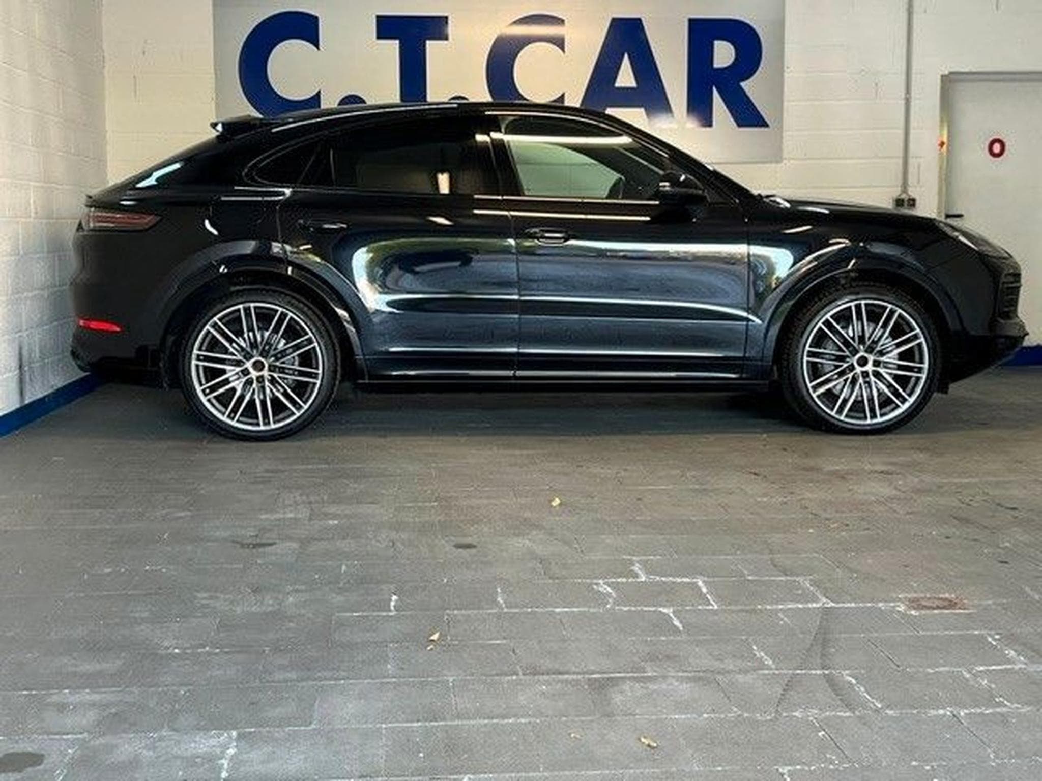 Porsche Cayenne Coupe S /VOLL /panorama /AHK (2020) - Photo 2
