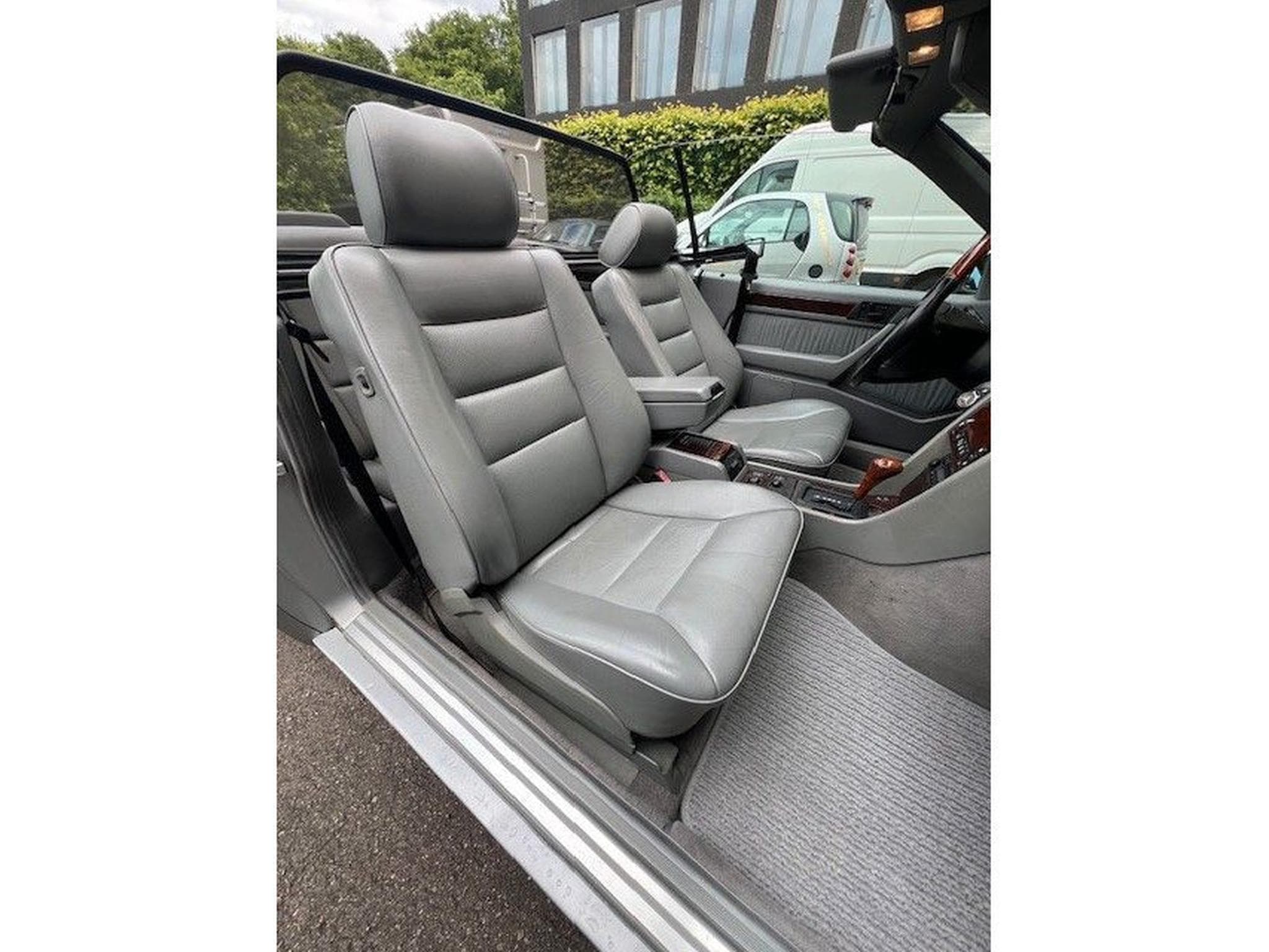 Mercedes E 320 AMG Line -  W124 (1995) - Photo 17