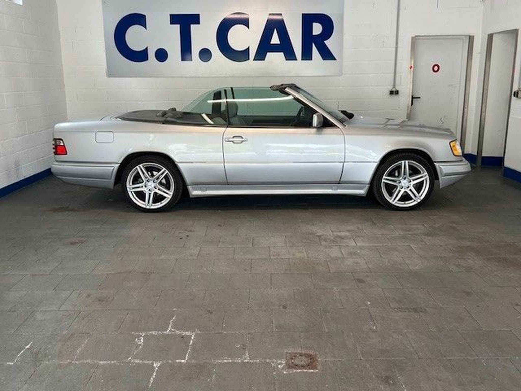 Mercedes E 320 AMG Line -  W124 (1995) - Photo 2