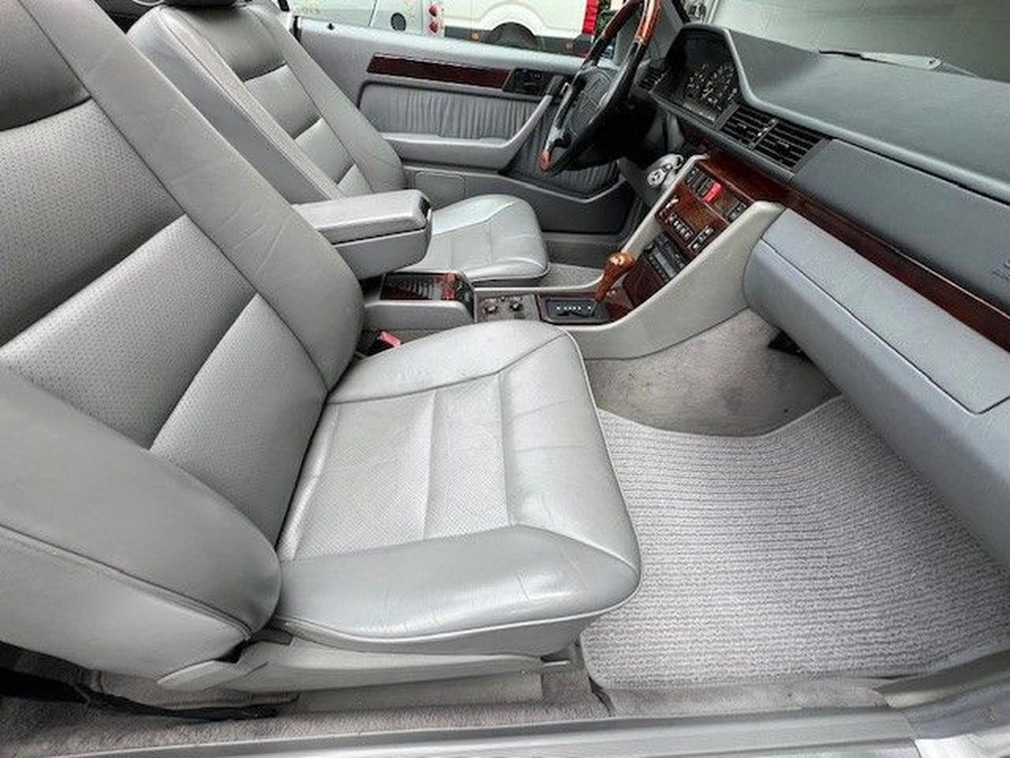 Mercedes E 320 AMG Line -  W124 (1995) - Photo 21