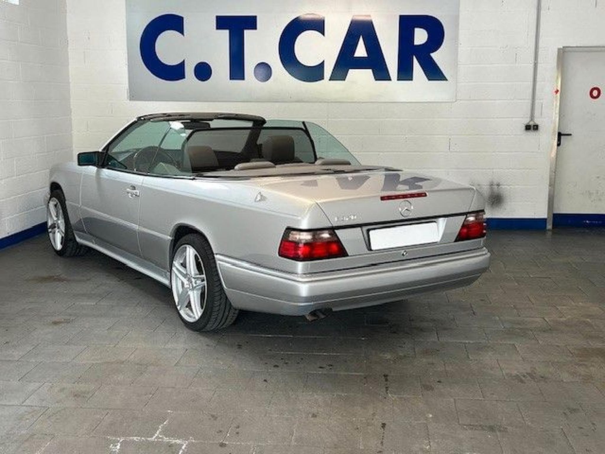 Mercedes E 320 AMG Line -  W124 (1995) - Photo 3