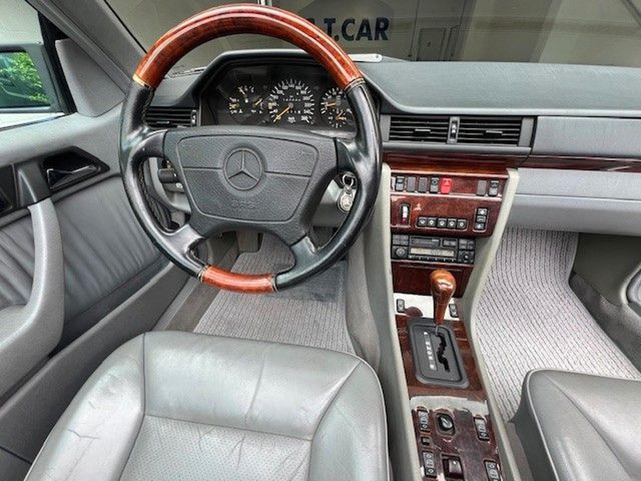 Mercedes E 320 AMG Line -  W124 (1995) - Photo 6