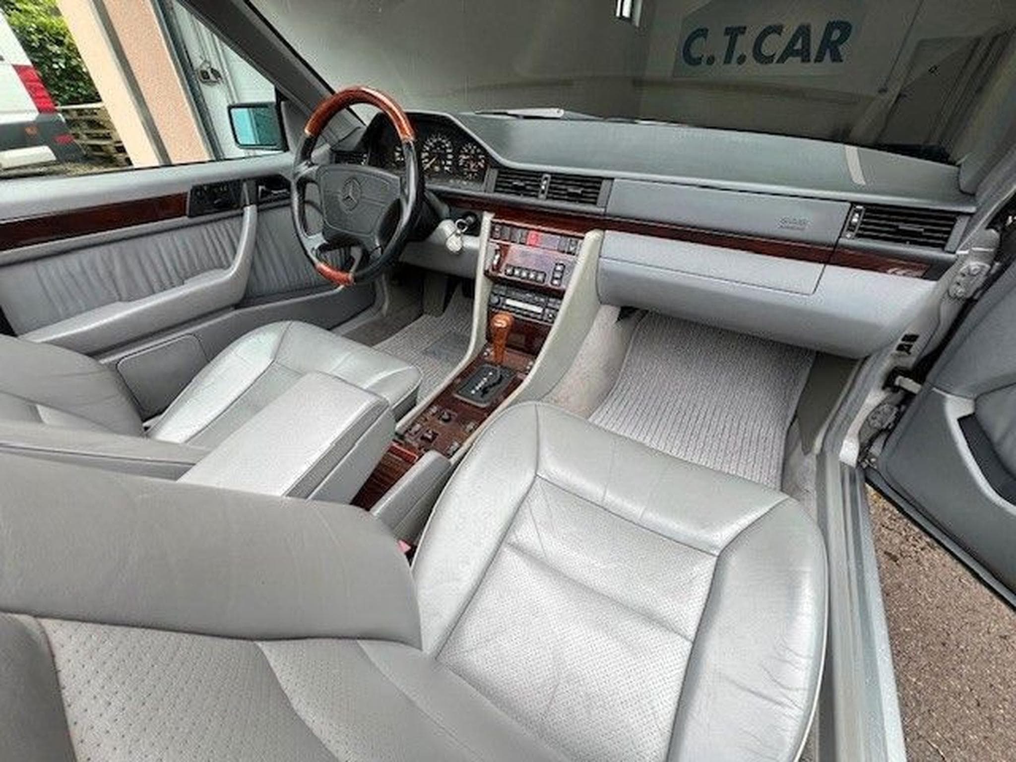 Mercedes E 320 AMG Line -  W124 (1995) - Photo 9