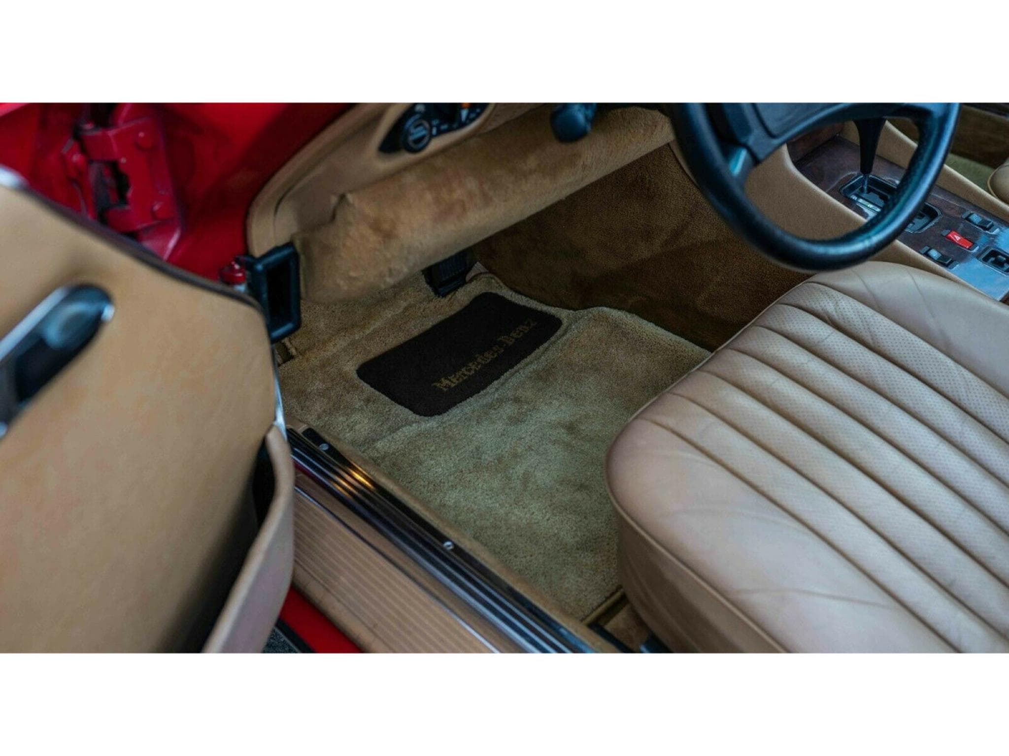 Mercedes SL 560 R107 (1987) - Photo 12