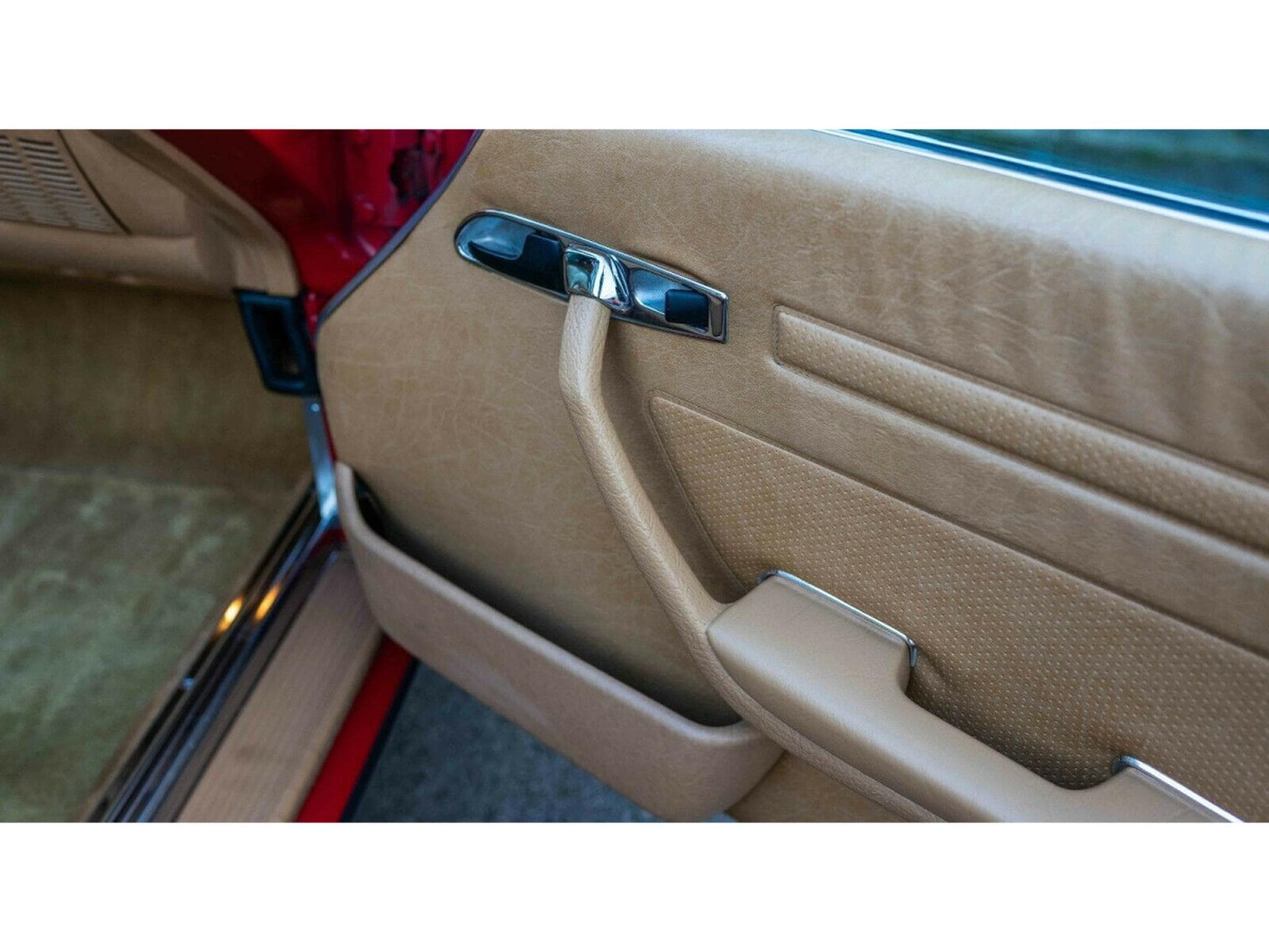 Mercedes SL 560 R107 (1987) - Photo 25
