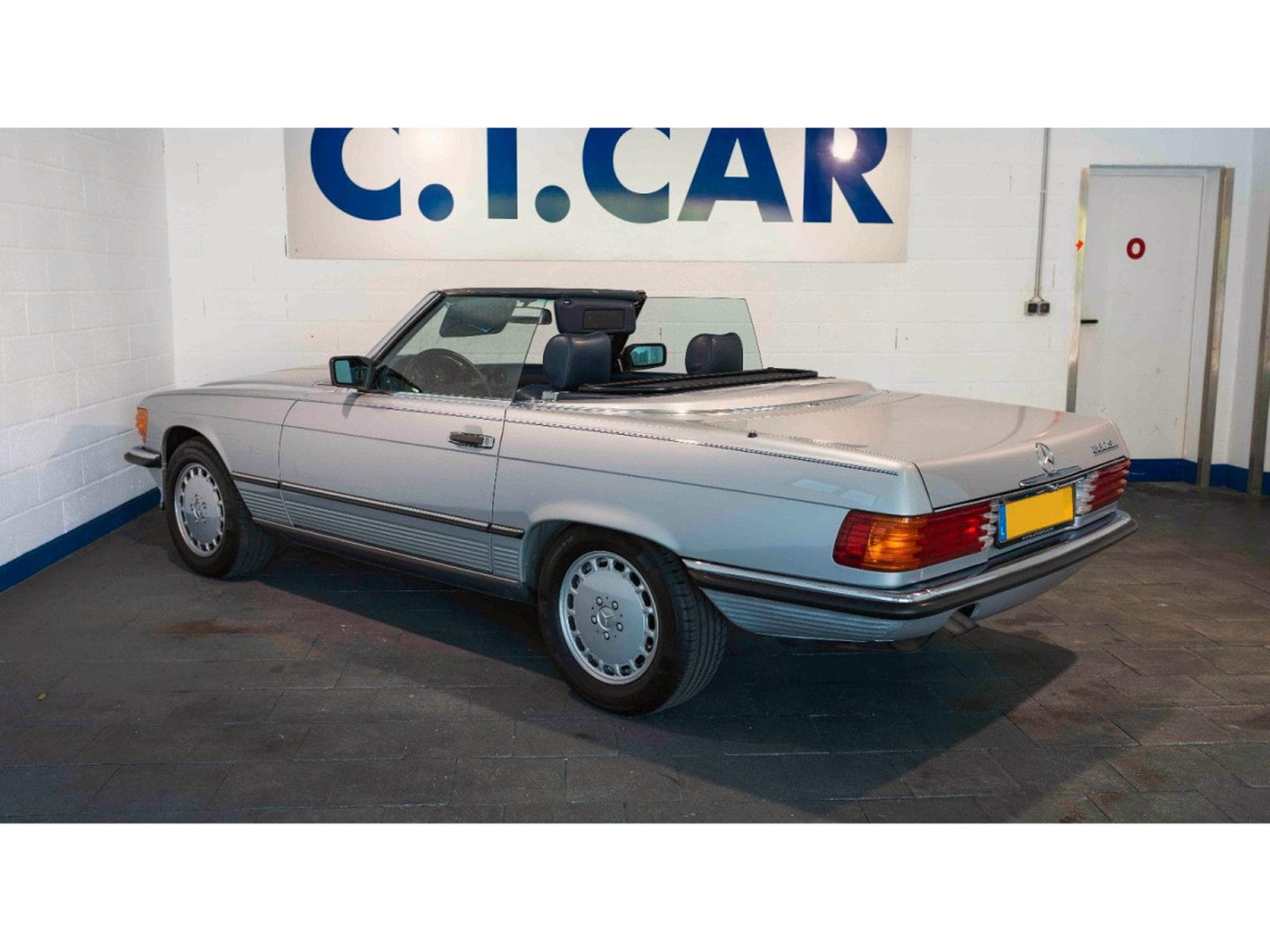 Mercedes SL 560 Auto. (1989) - Photo 9