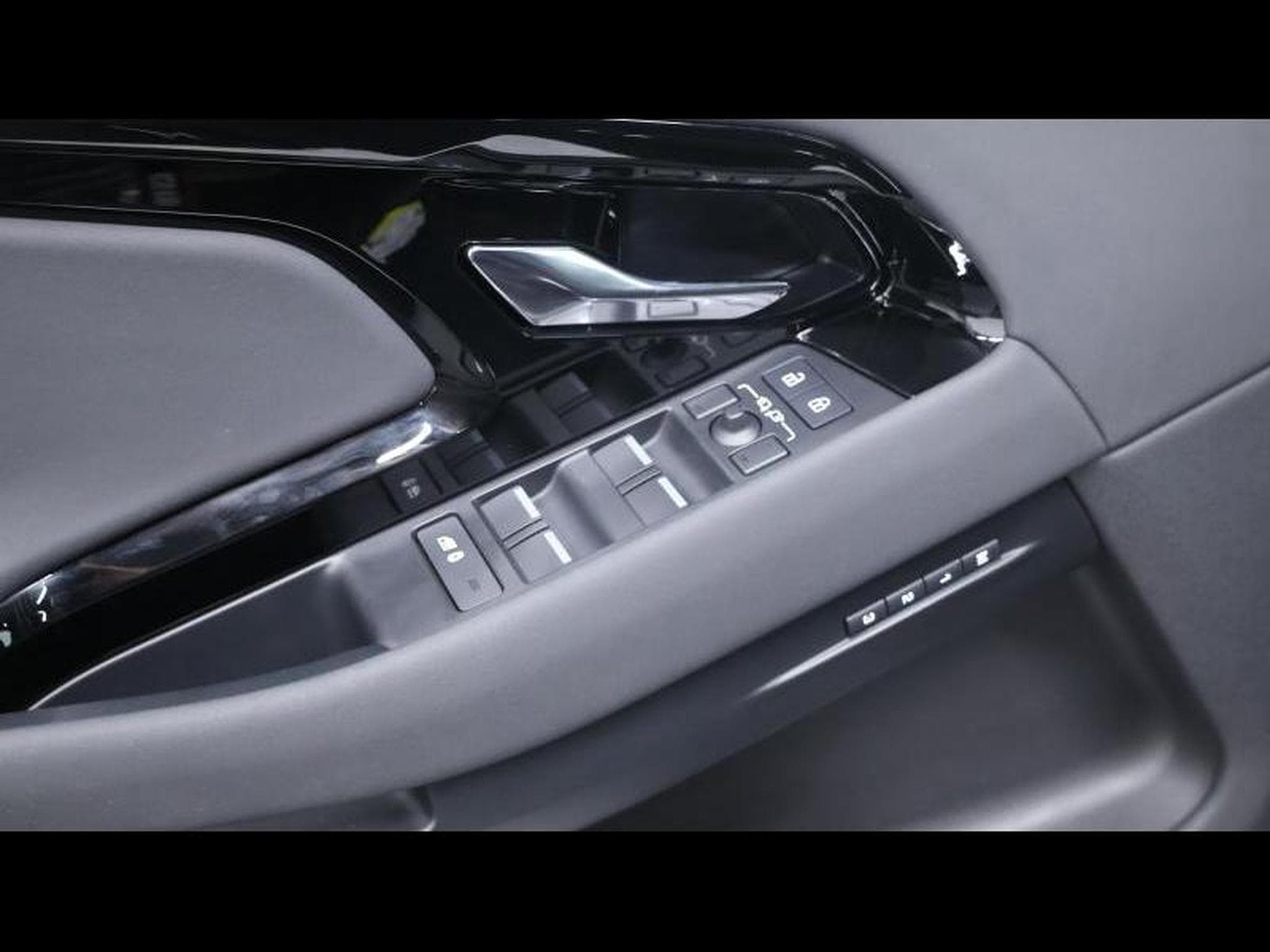 Land-Rover Range Rover Evoque D165 S AWD Auto (2024) - Photo 22