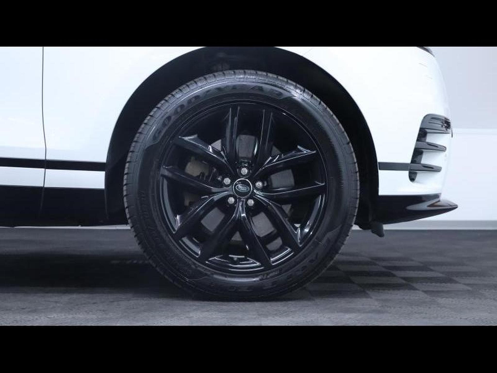Land-Rover Range Rover Velar D200 Dynamic SE (2025) - Photo 10