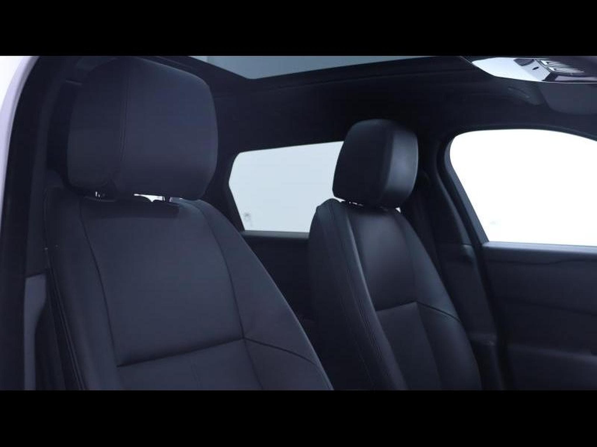 Land-Rover Range Rover Velar D200 Dynamic SE (2025) - Photo 12