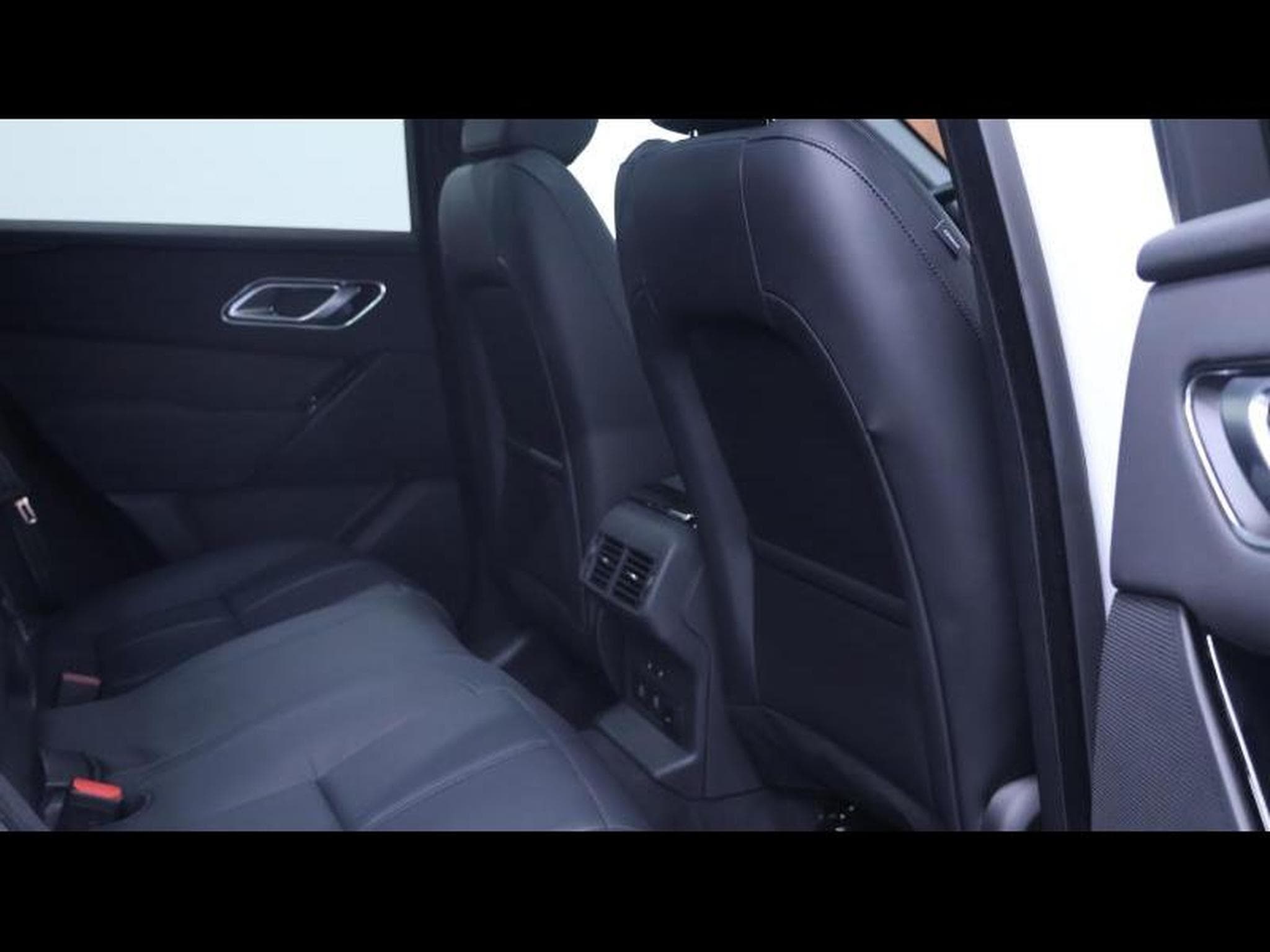 Land-Rover Range Rover Velar D200 Dynamic SE (2025) - Photo 13