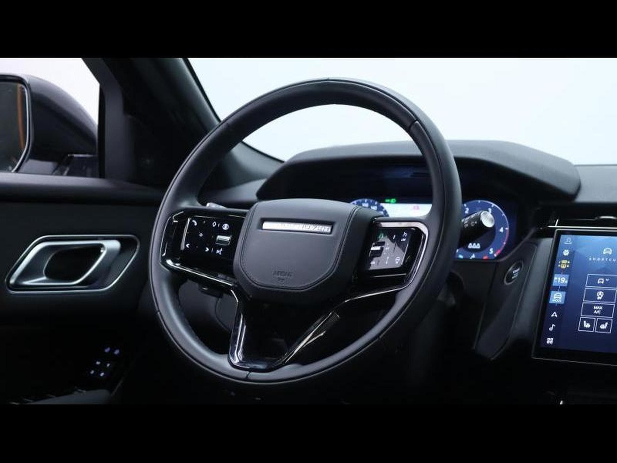 Land-Rover Range Rover Velar D200 Dynamic SE (2025) - Photo 16