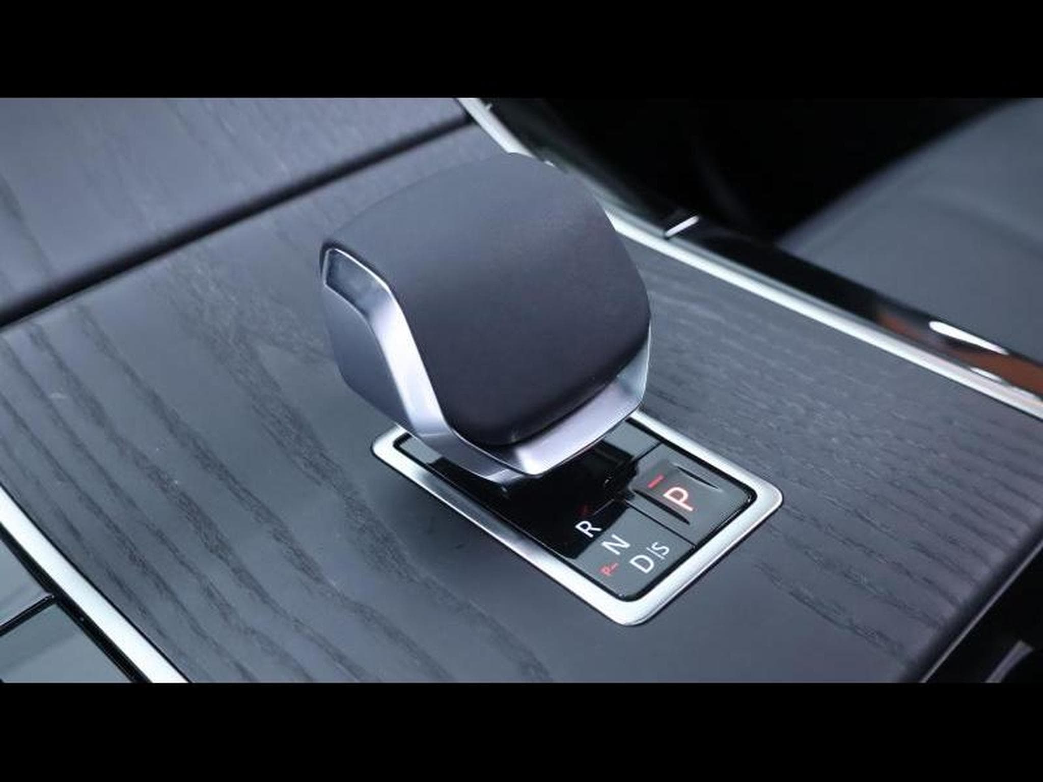 Land-Rover Range Rover Velar D200 Dynamic SE (2025) - Photo 19