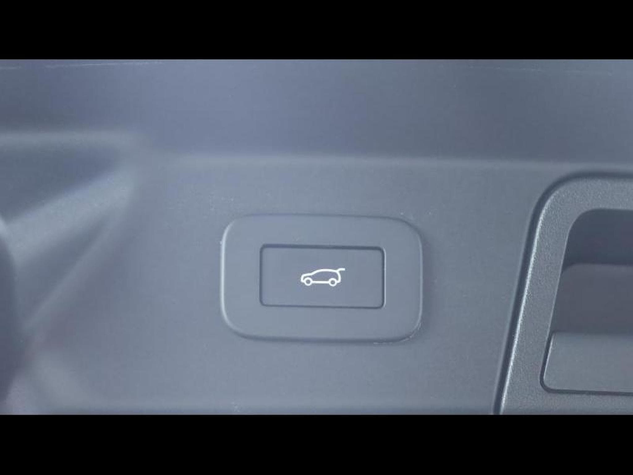 Land-Rover Range Rover Velar D200 Dynamic SE (2025) - Photo 31