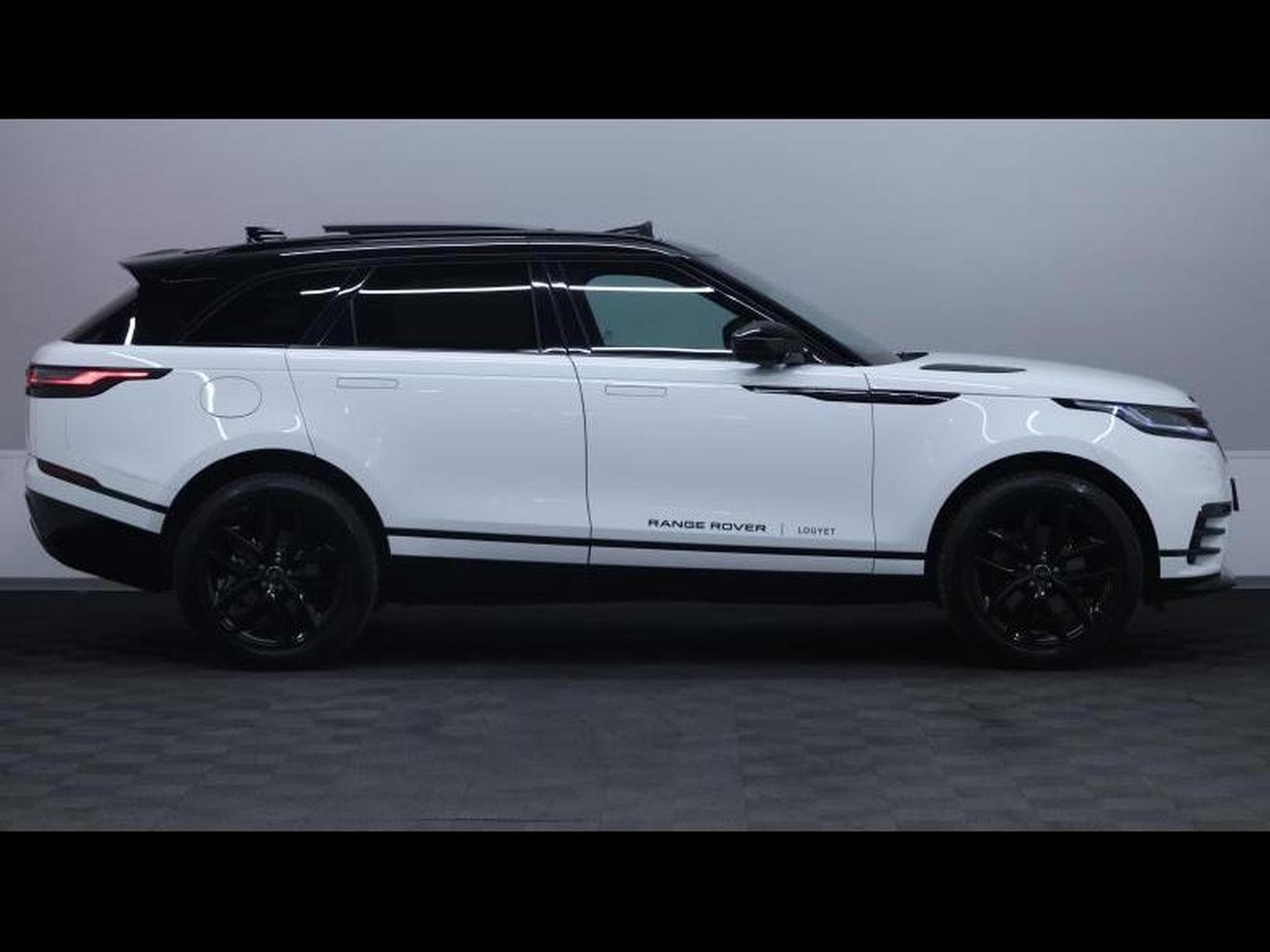 Land-Rover Range Rover Velar D200 Dynamic SE (2025) - Photo 4