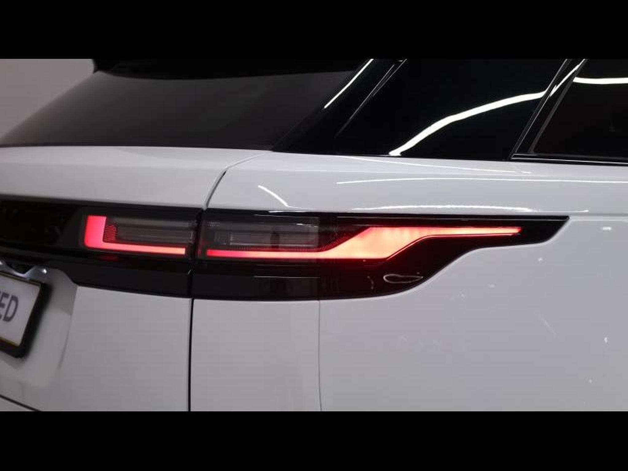 Land-Rover Range Rover Velar D200 Dynamic SE (2025) - Photo 9