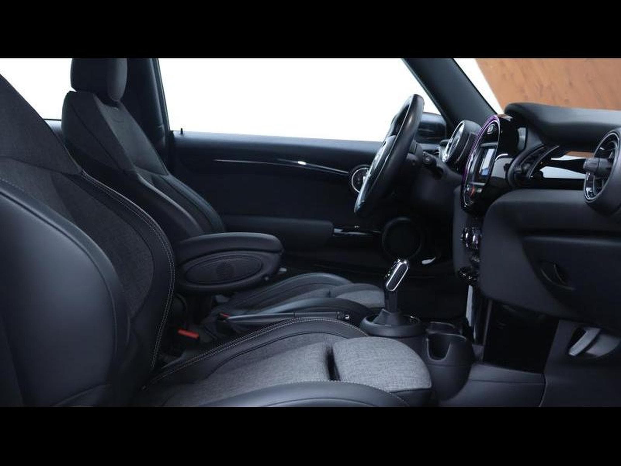 MINI Cooper 1.5 136 hatch 3 portes (2020) - Photo 11