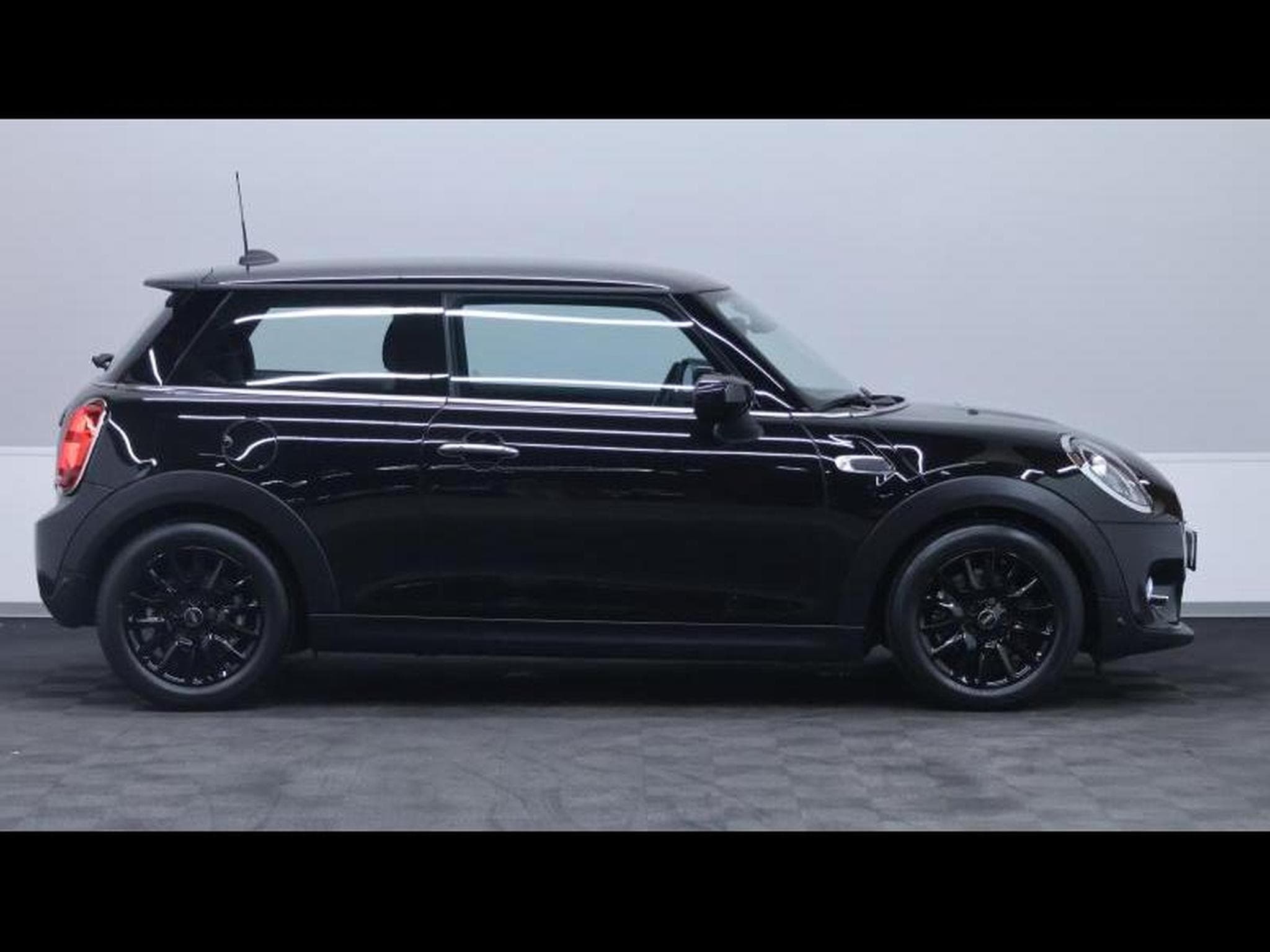 MINI Cooper 1.5 136 hatch 3 portes (2020) - Photo 4