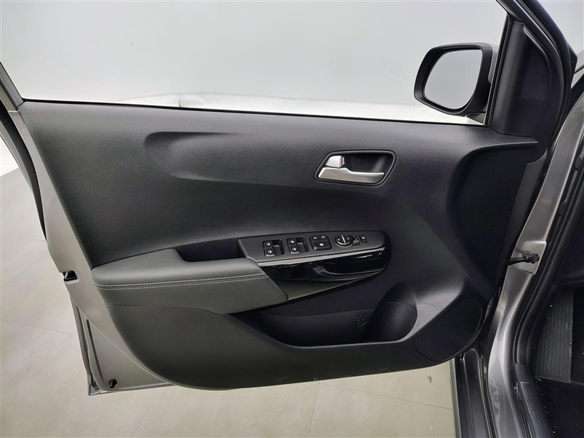 Kia Picanto 1.0i 12V GT Line NAVI / FULL LED / CUIR / CAMERA / JA (2026) - Photo 17