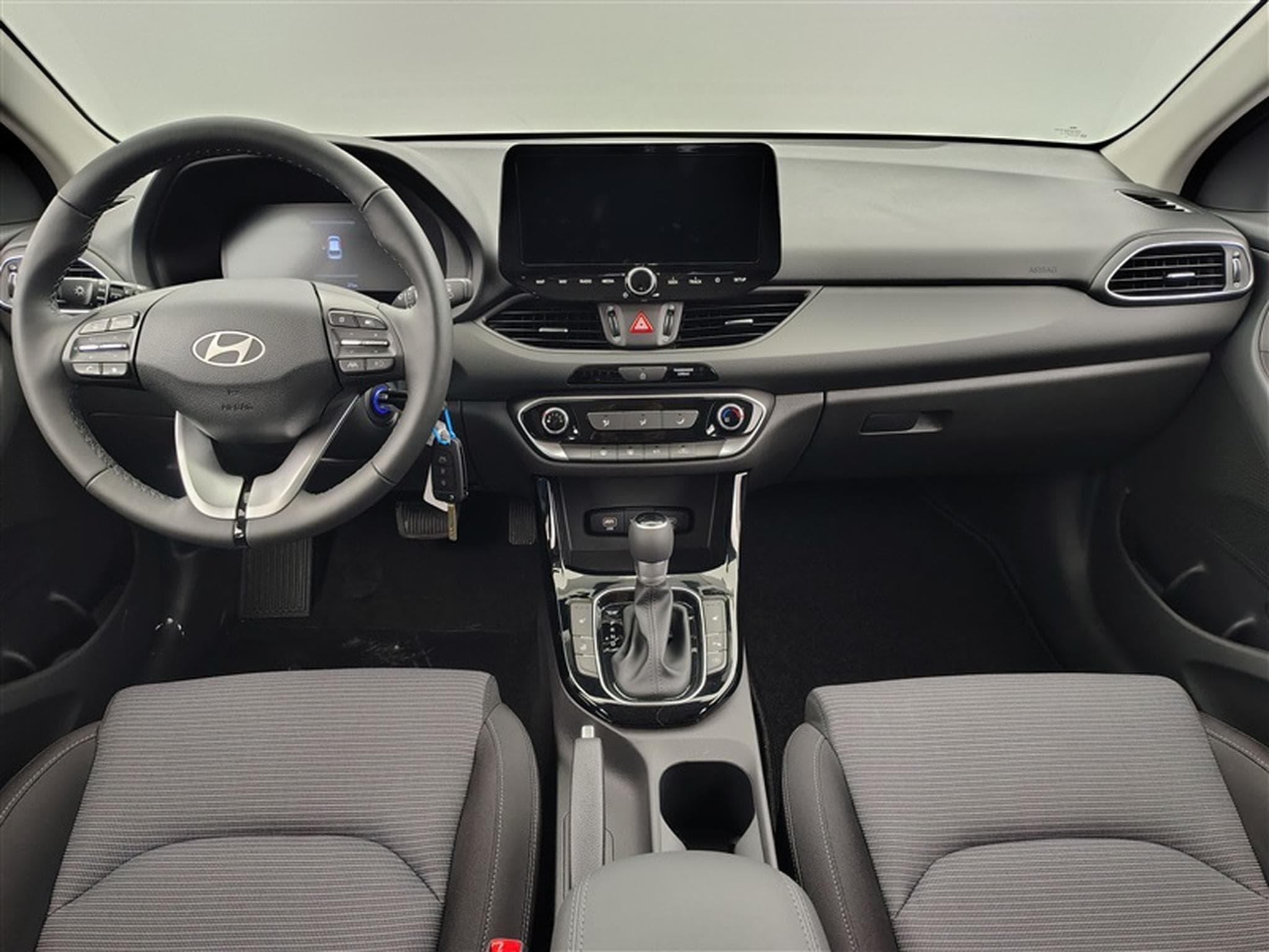 Hyundai i30 Combi 1.0 T-GDi DCT Twist NAVI / FULL LED / CAMERA (2026) - Photo 8