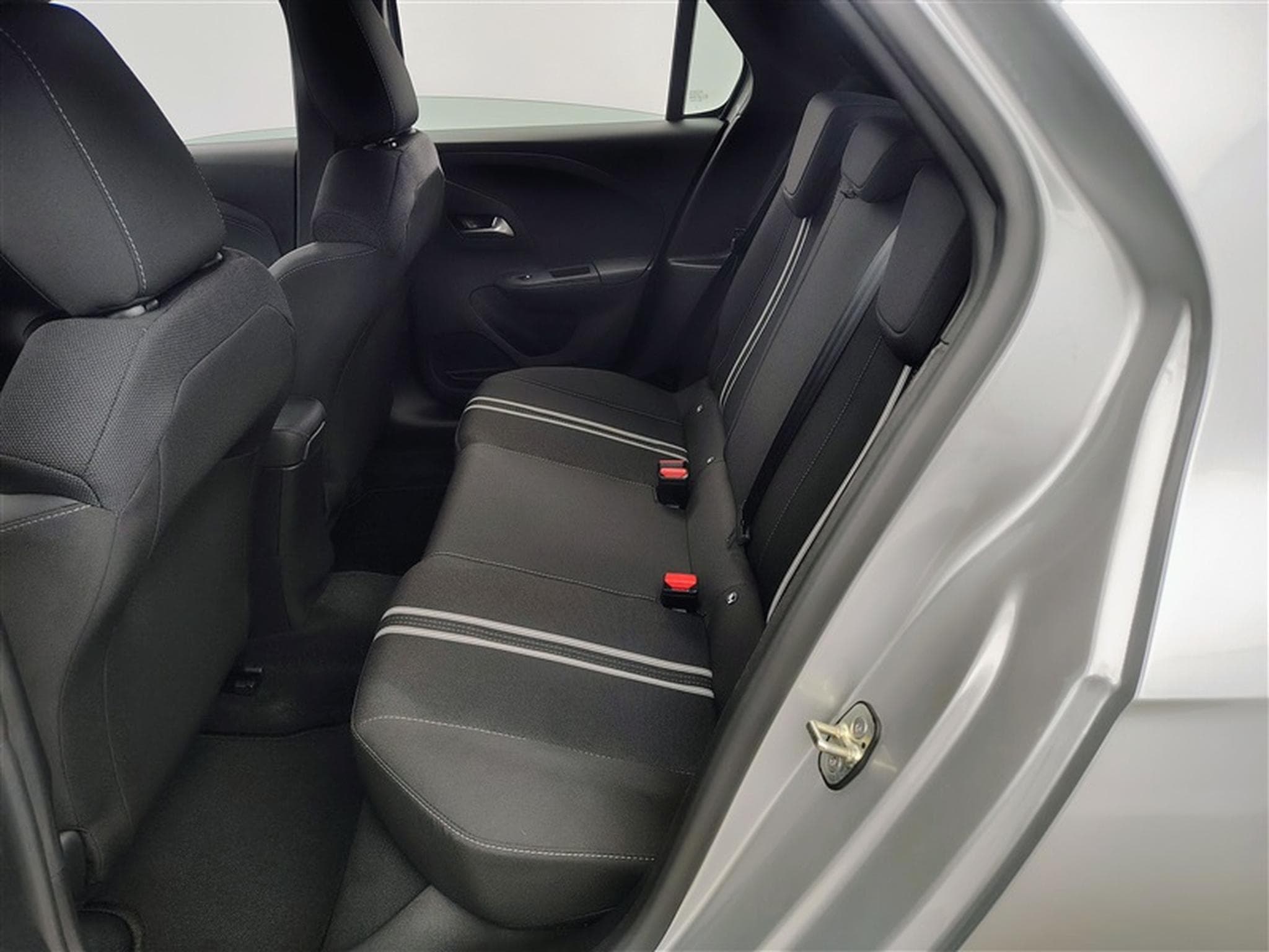 Opel Corsa 1.2 Turbo 100Cv GS CARPLAY / CAMERA / FULL LED / ALU (2025) - Photo 13