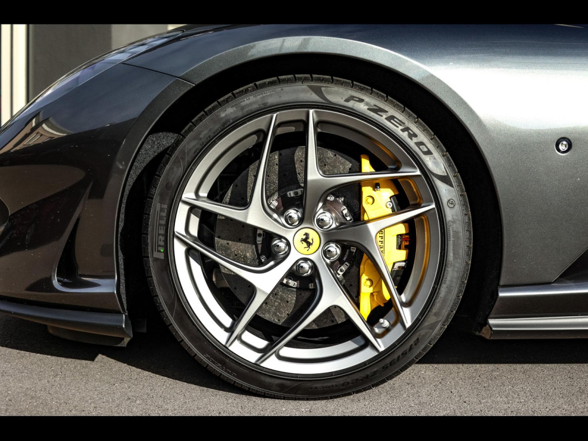 Ferrari 812 Superfast 6.5 V12 - GRIGIO SILVERSTONE 740 – FERRARI WARRANT (2020) - Foto 10