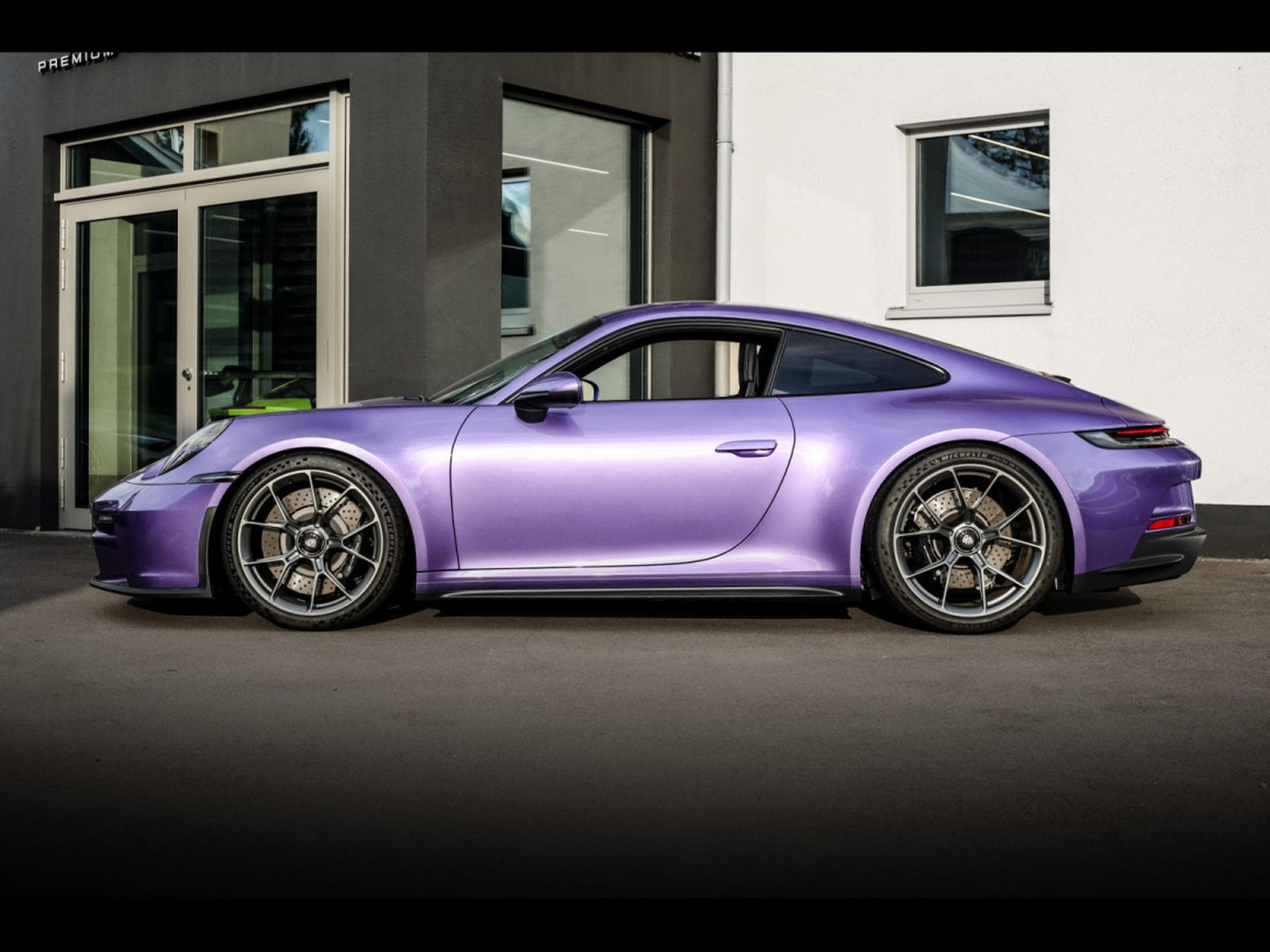 Porsche 911 (992.1) GT3 TOURING PDK – VIOLA PURPLE METALLIC PTS – PORSCH (2022) - Foto 2