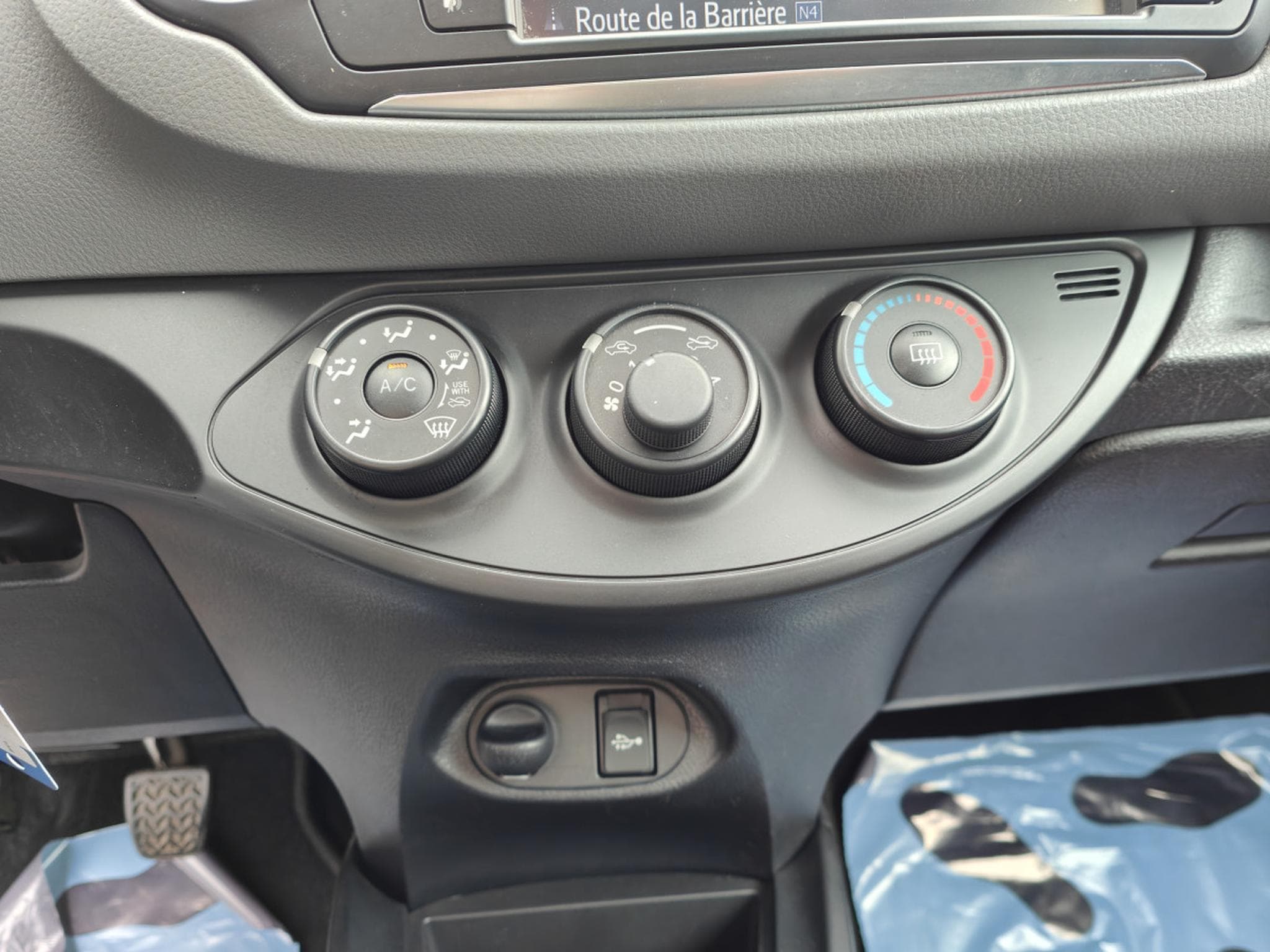 Toyota Yaris 1.3 VVT-I GPS BLUETOOTH CLIMATISATION (2016) - Photo 14