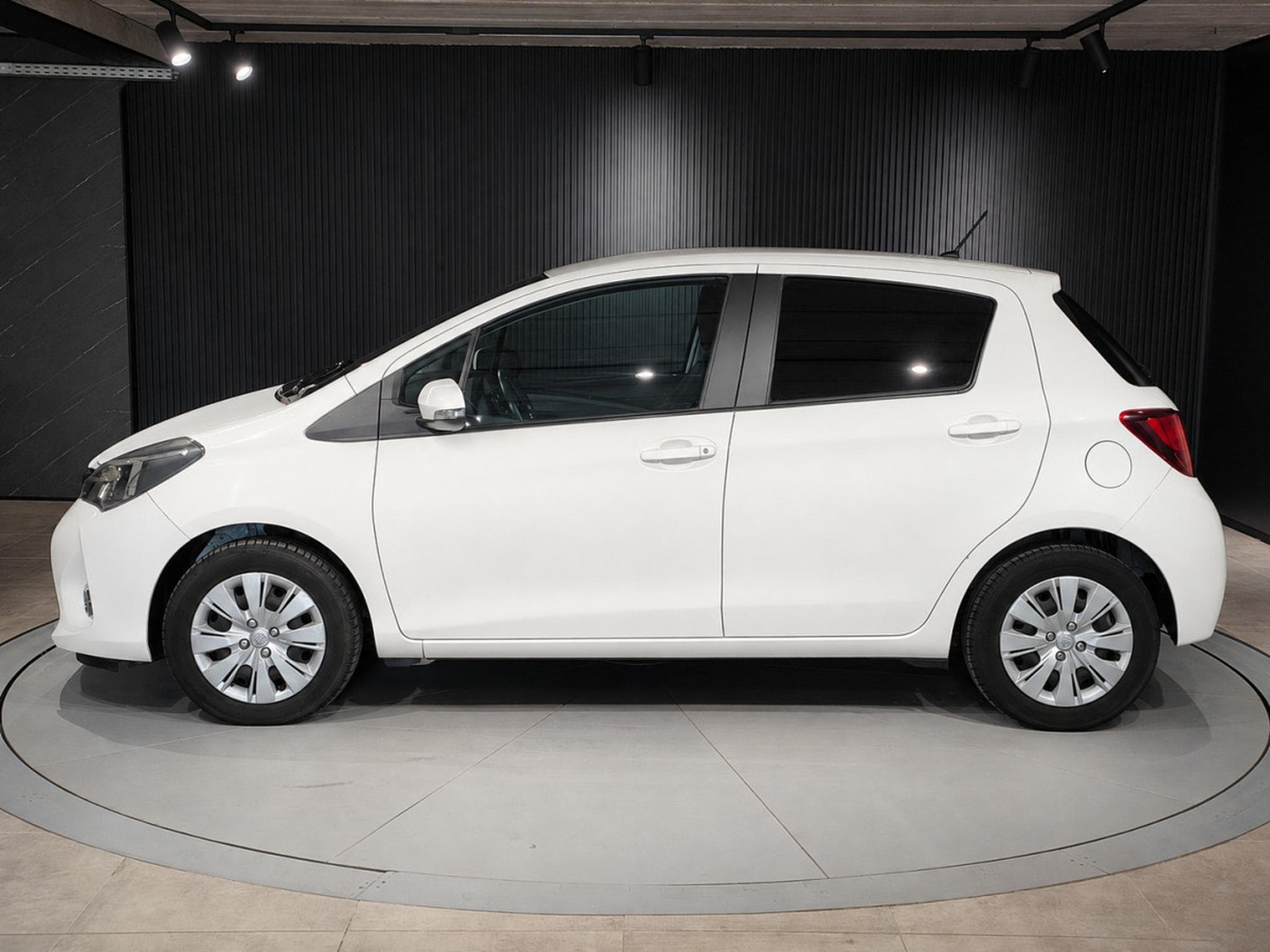 Toyota Yaris 1.3 VVT-I GPS BLUETOOTH CLIMATISATION (2016) - Photo 5