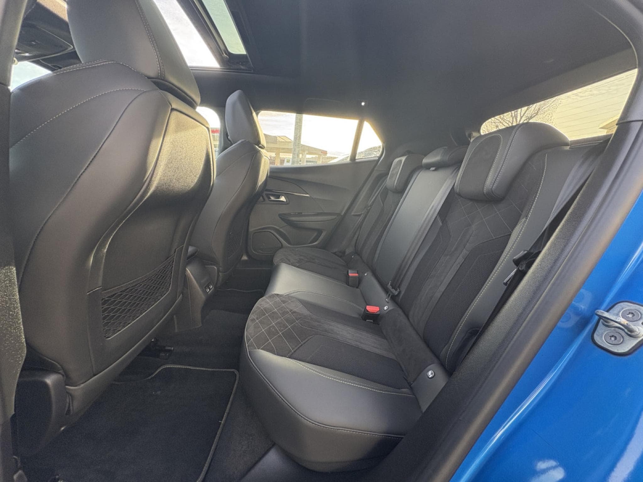 Peugeot 2008 1.5 HDI 130 GT EAT8 * GARANTIE 36 MOIS * (2023) - Photo 6