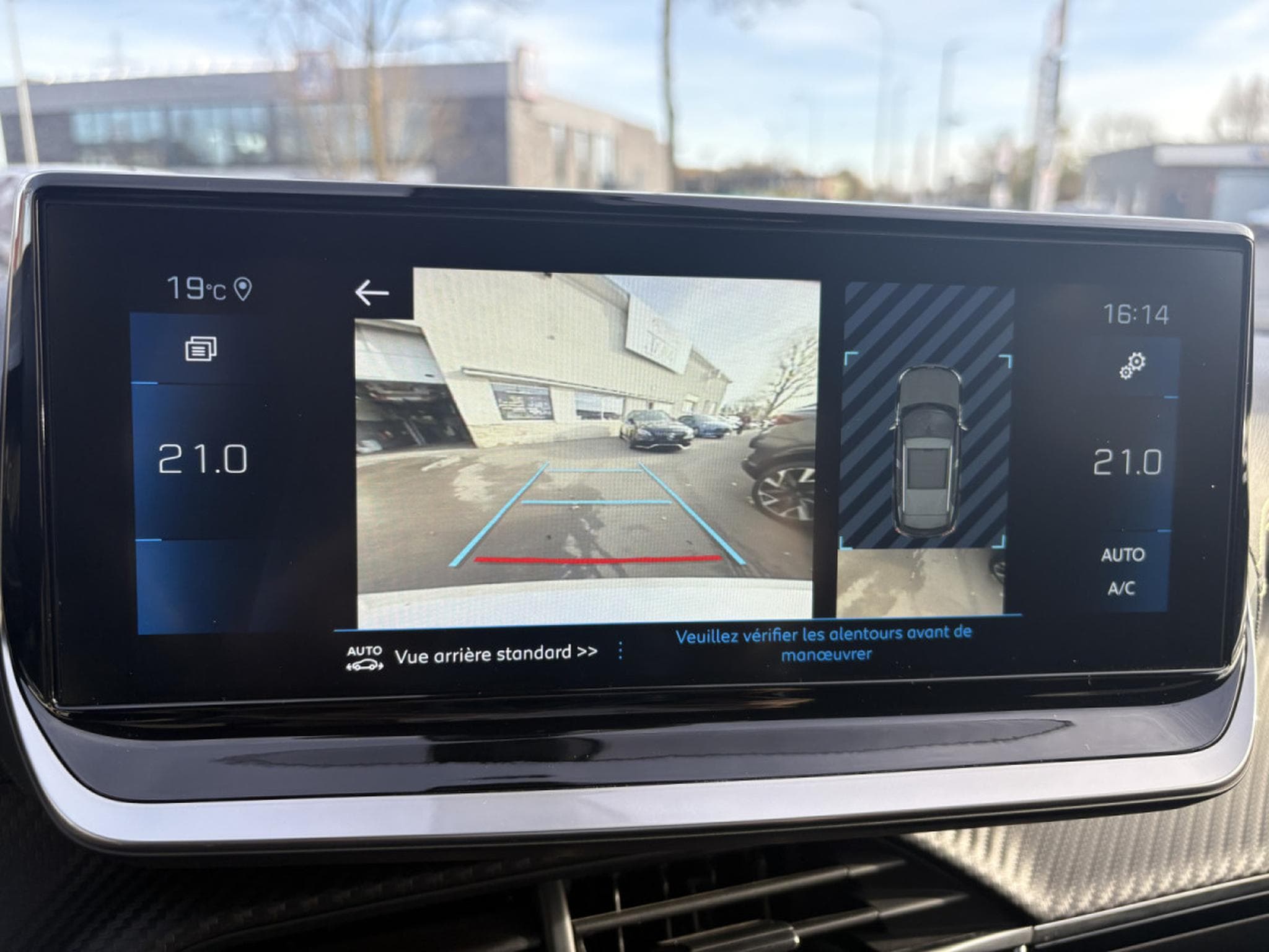 Peugeot 2008 1.5 HDI 130 GT EAT8 * GARANTIE 36 MOIS * (2023) - Photo 7