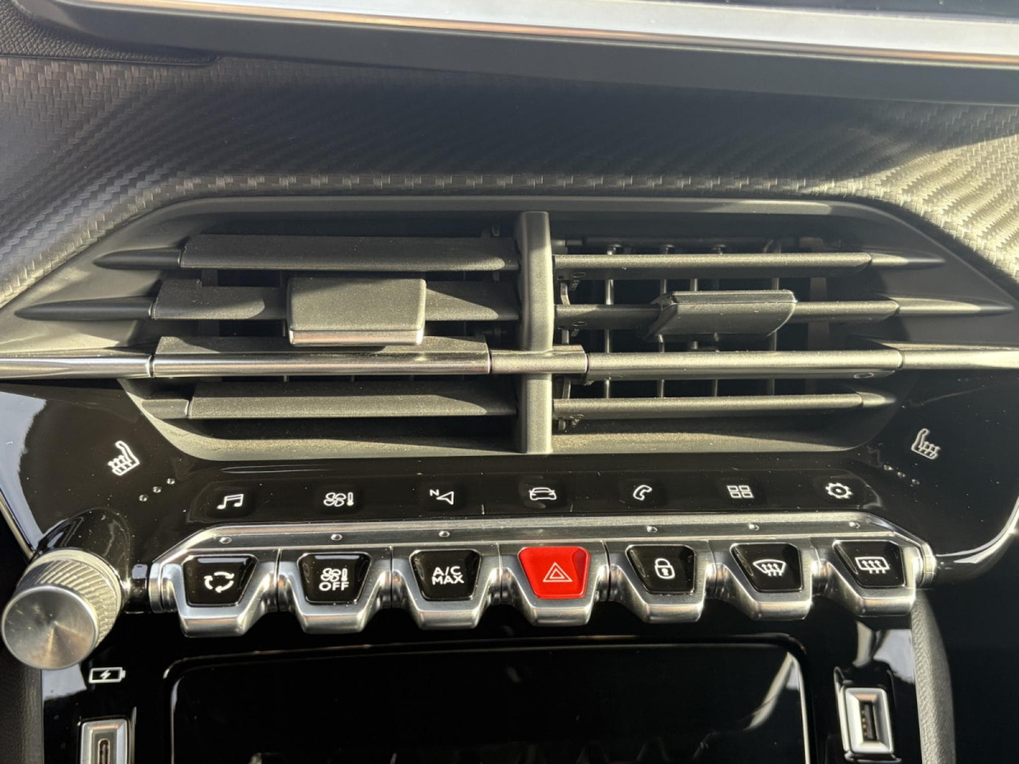 Peugeot 2008 1.5 HDI 130 GT EAT8 * GARANTIE 36 MOIS * (2023) - Photo 9