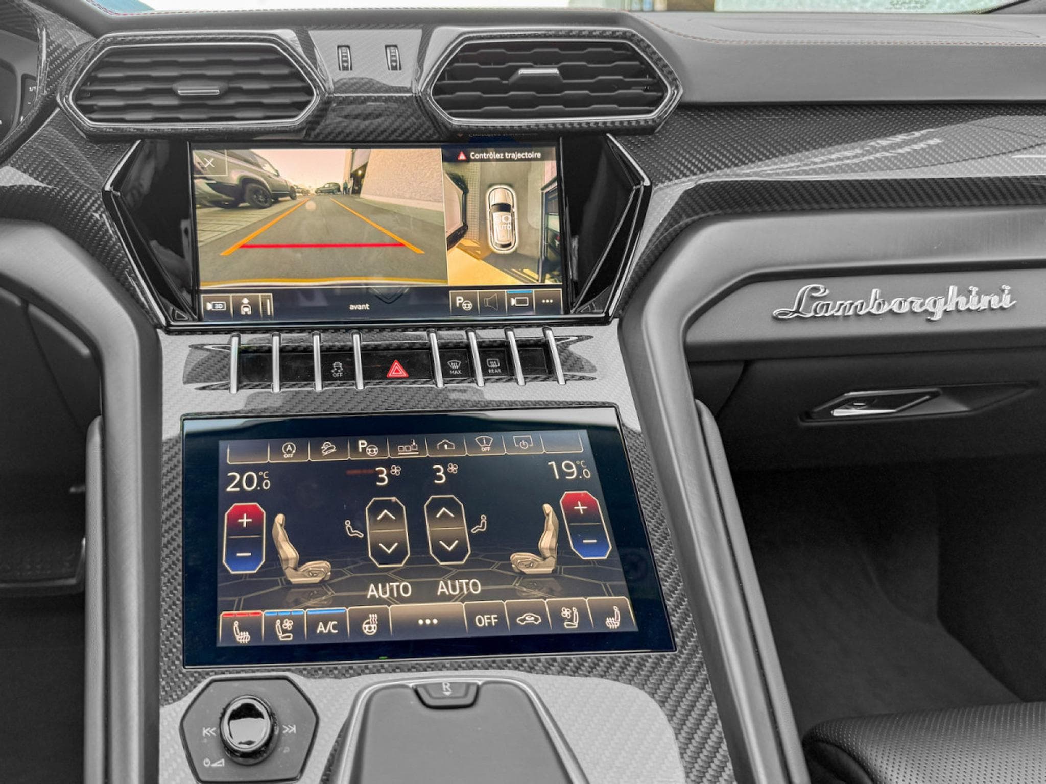 Lamborghini Urus 4.0 V8 Auto./PANO/22/360°/HUD/CARBON/VOLL (2021) - Photo 13