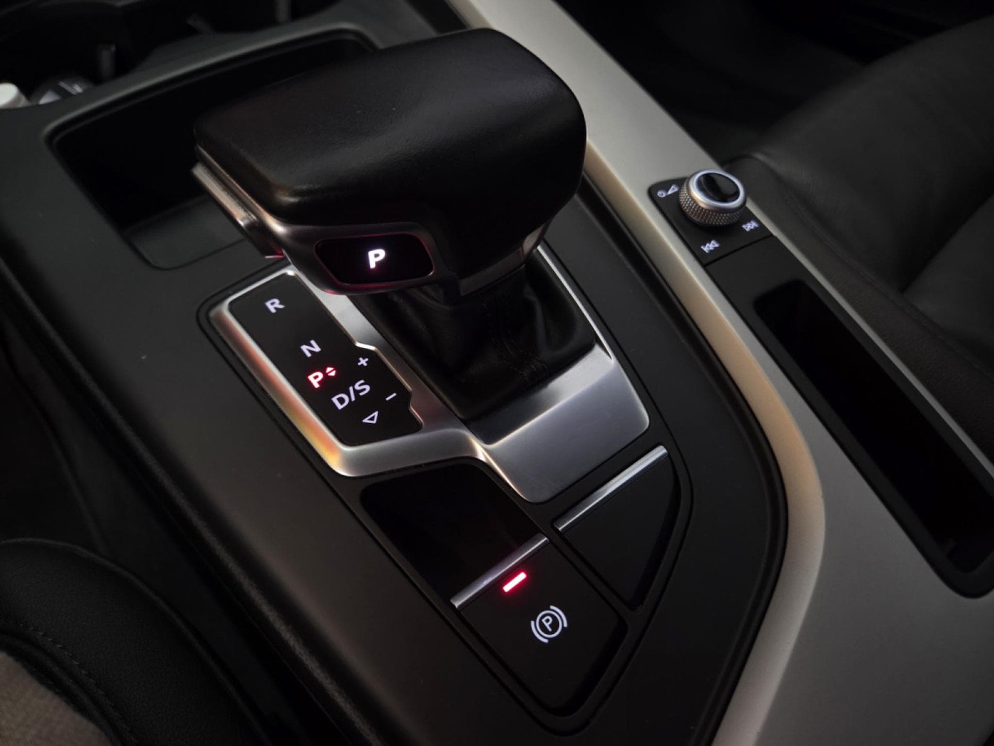 Audi A4 35 TDI 163CV AVANT S-TRONIC (2020) - Photo 16