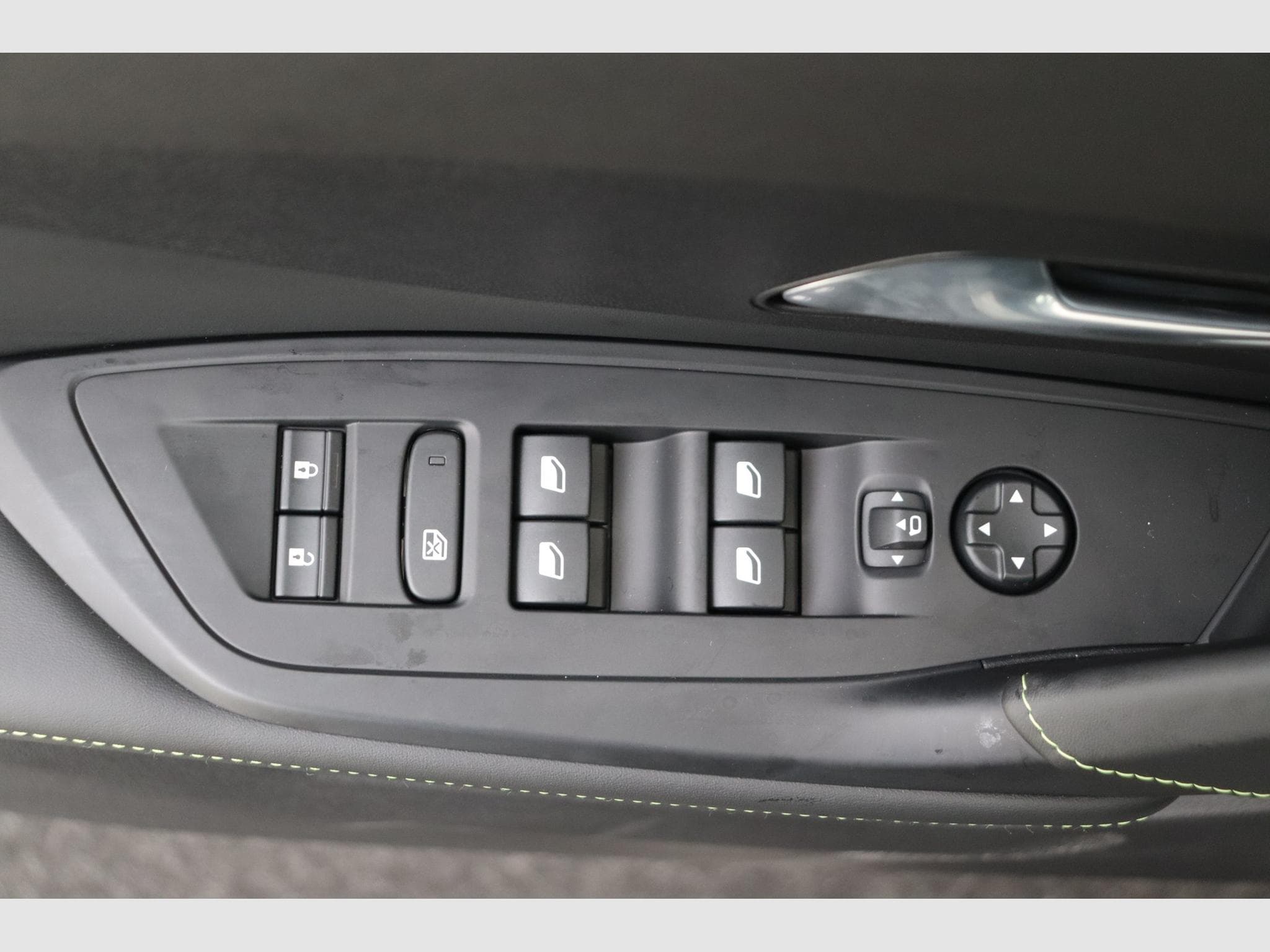 Peugeot E-408 GT (2026) - Photo 14