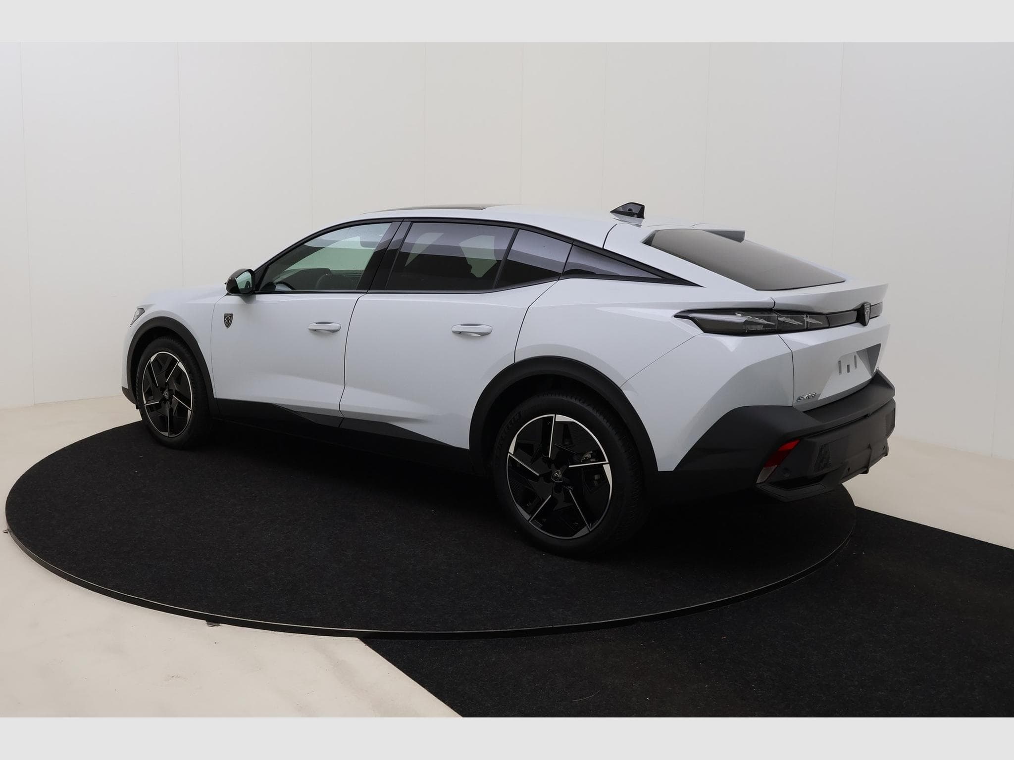 Peugeot E-408 GT (2026) - Photo 8