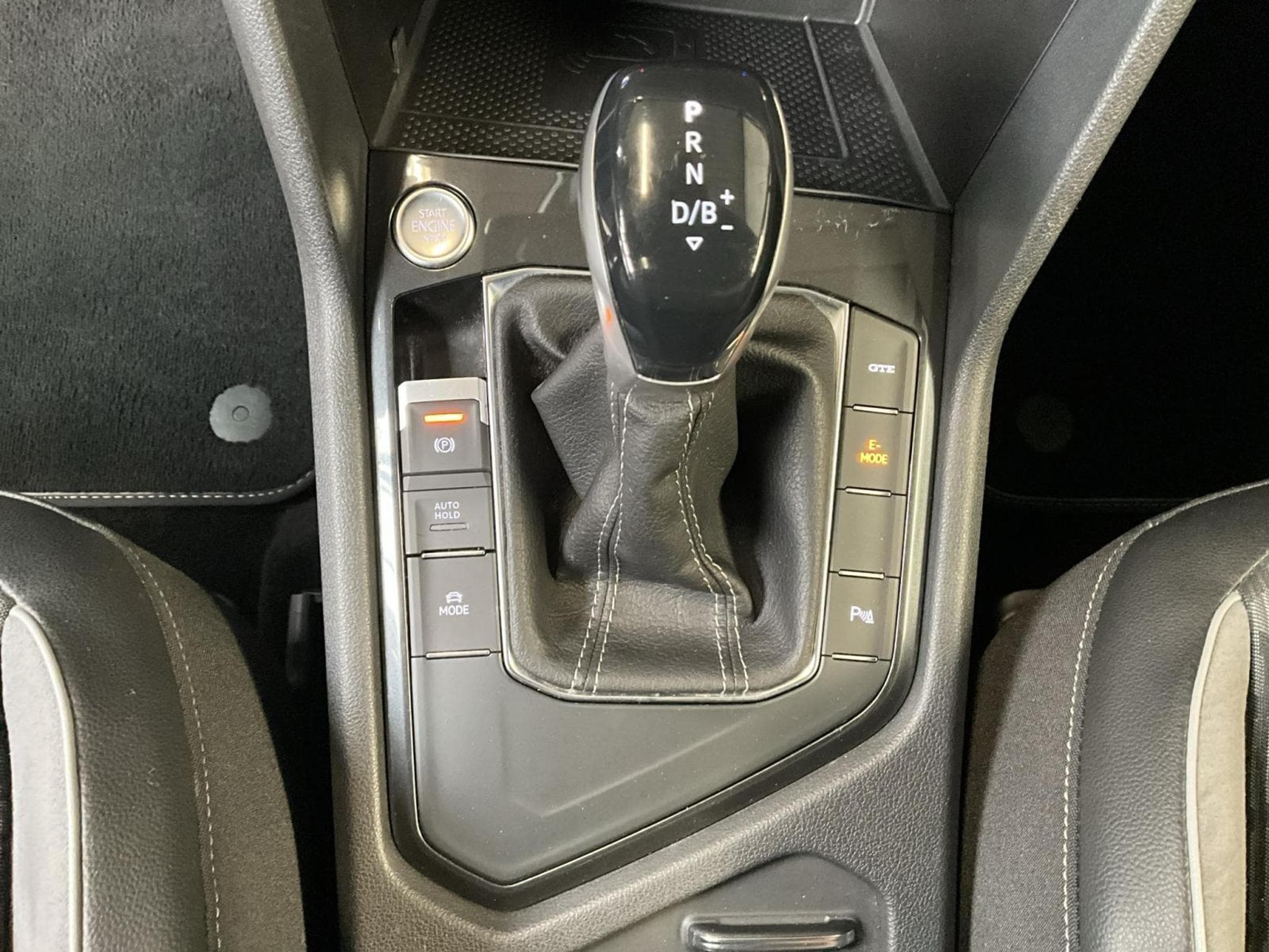 VW Tiguan R-Line+DSG+PHEV+Black-Style+Pano+AHK+RearView (2023) - Foto 12