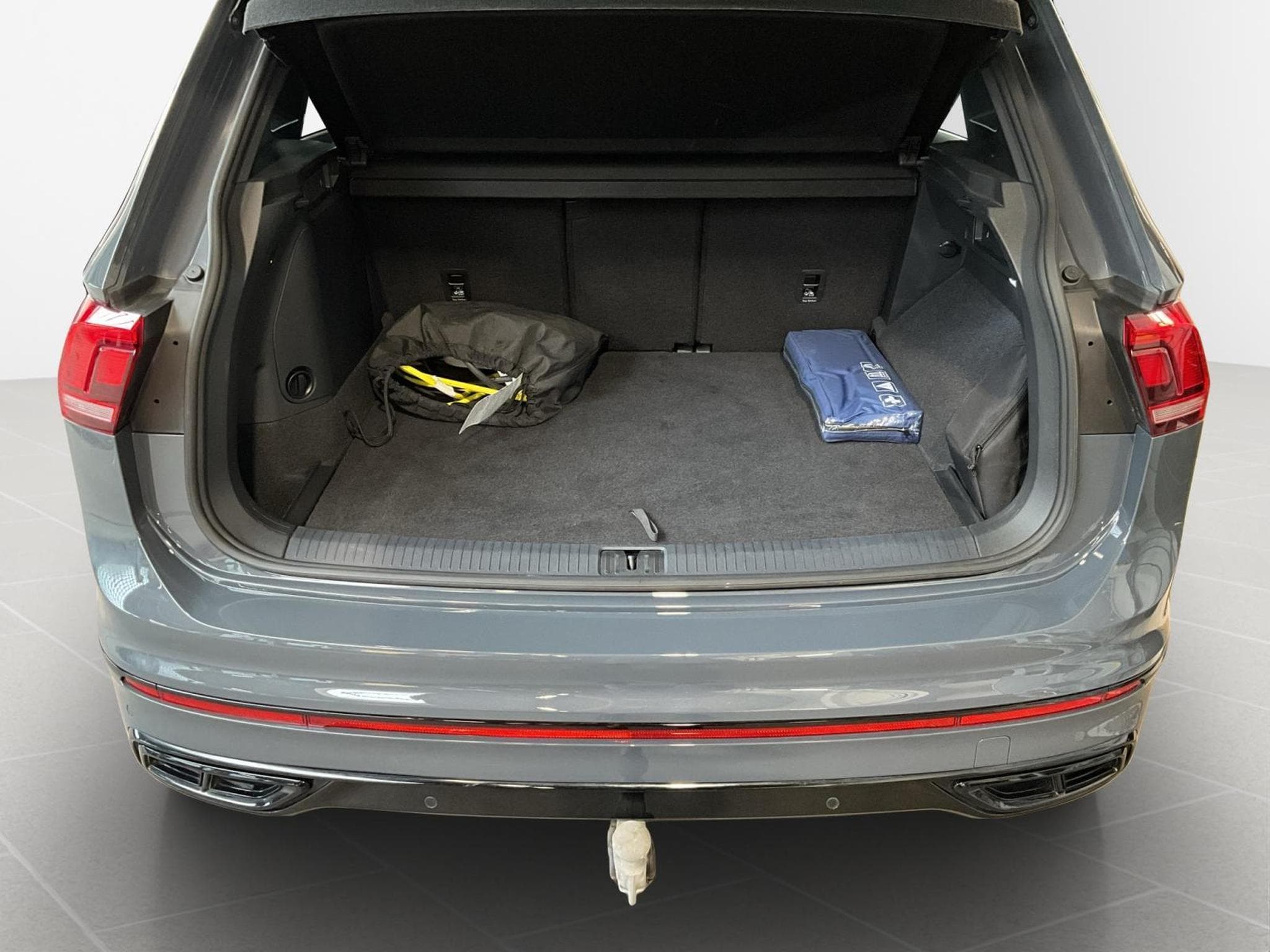 VW Tiguan R-Line+DSG+PHEV+Black-Style+Pano+AHK+RearView (2023) - Foto 17
