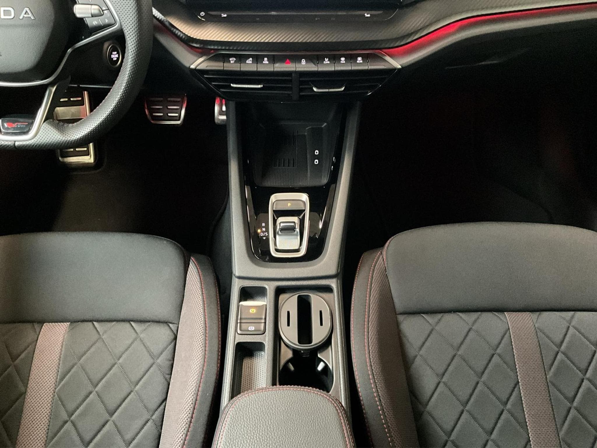 Skoda Octavia RS+DSG+P.Simply-Clever+LED (2025) - Foto 12