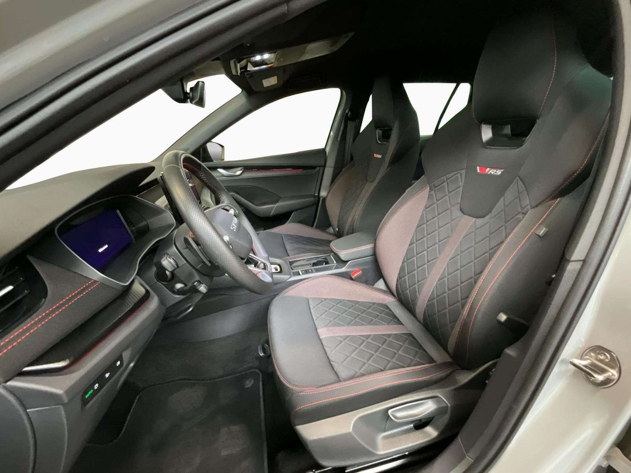 Skoda Octavia RS+DSG+P.Simply-Clever+LED (2025) - Foto 9