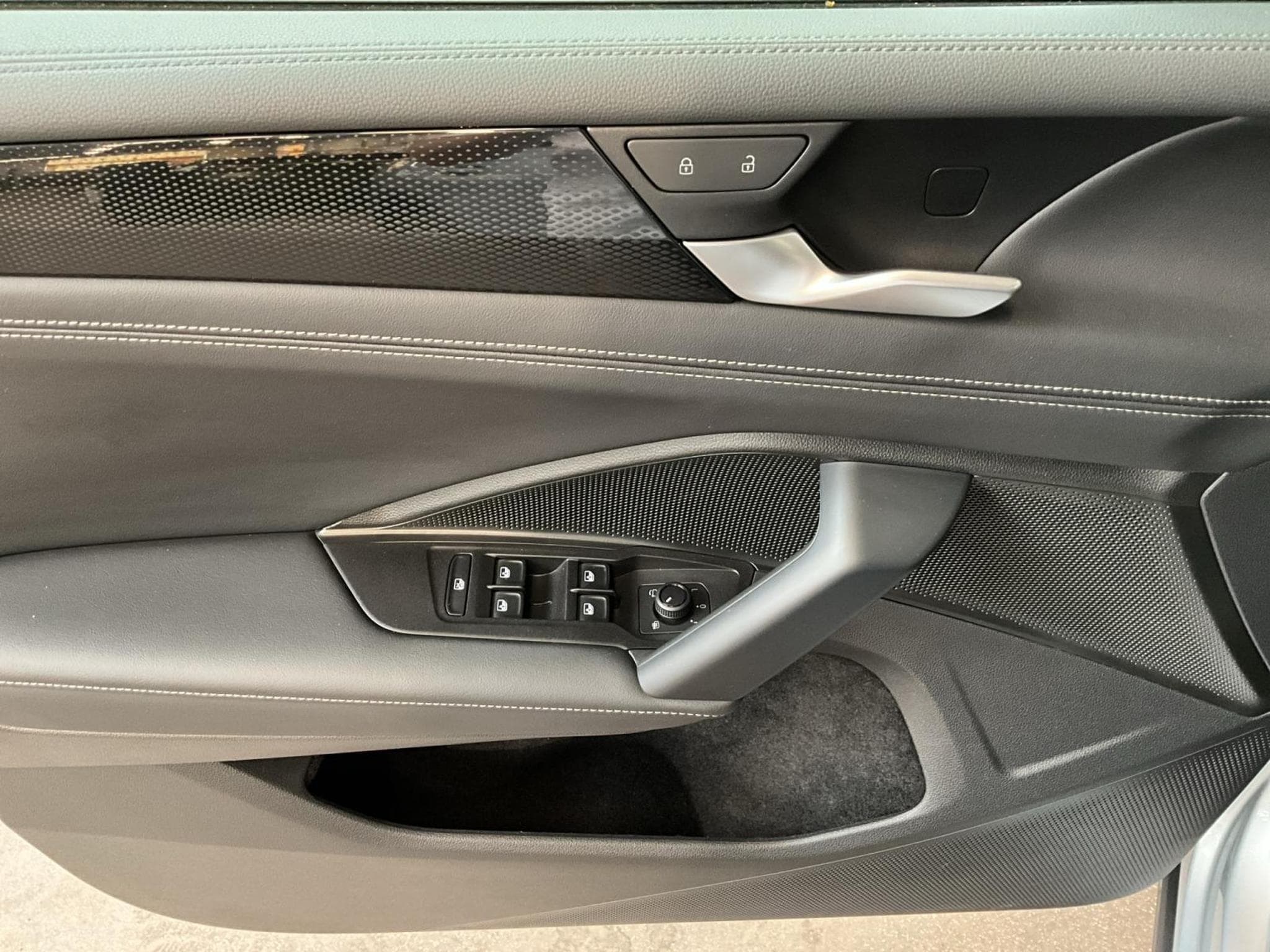 VW Tiguan Life+DSG+AHK+P.Infotainement+LED (2025) - Foto 14