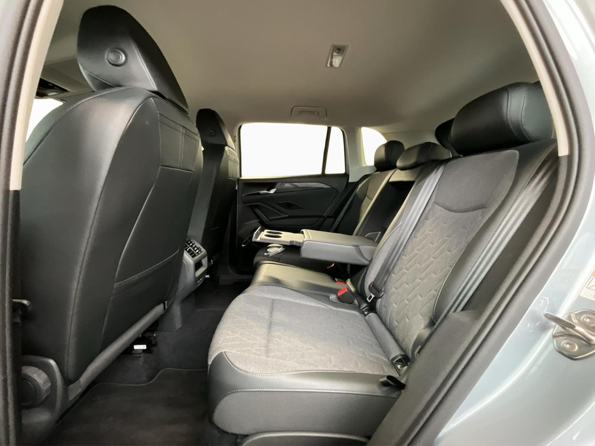 VW Tiguan Life+DSG+AHK+P.Infotainement+LED (2025) - Foto 15