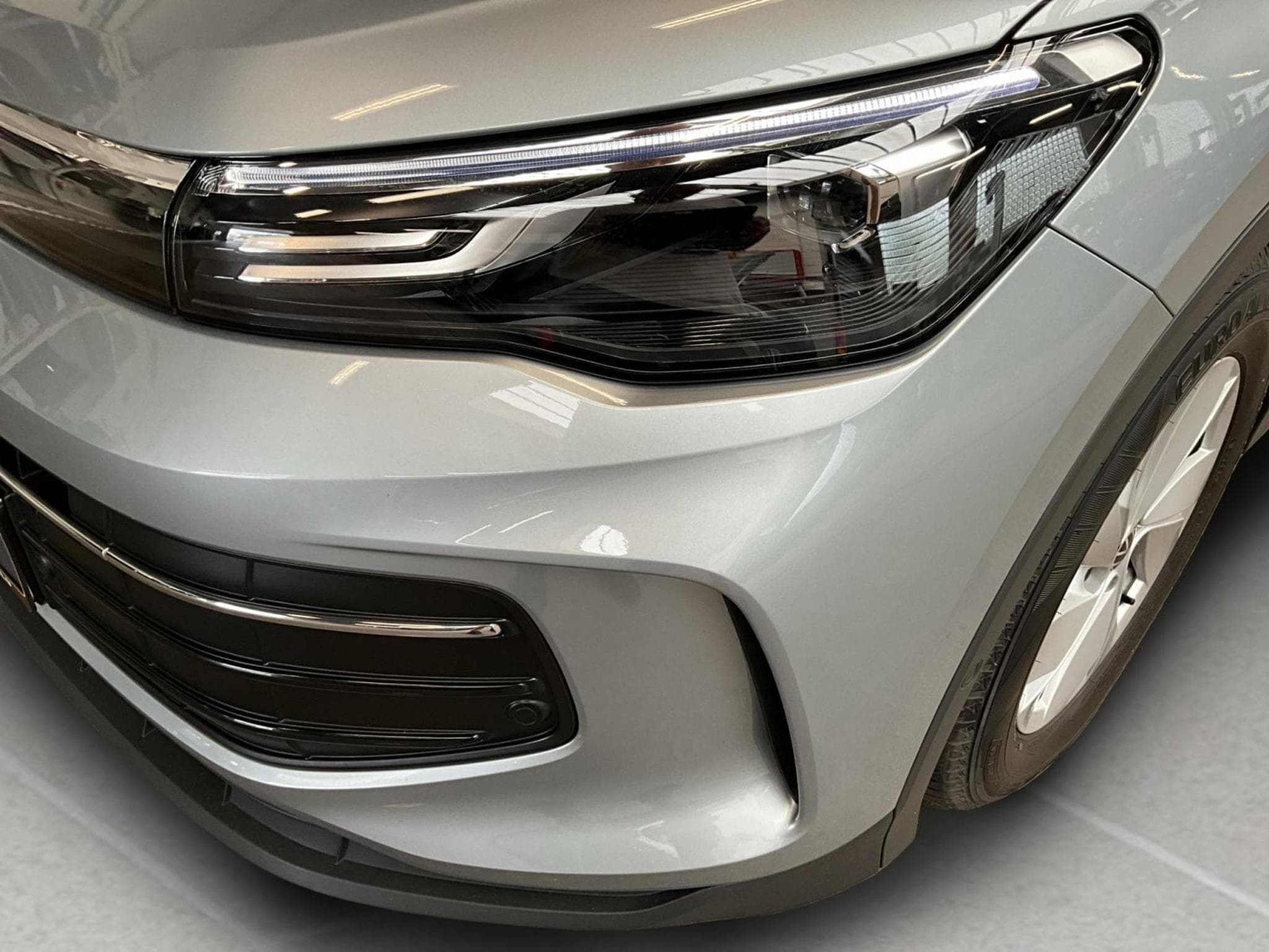VW Tiguan Life+DSG+AHK+P.Infotainement+LED (2025) - Foto 17
